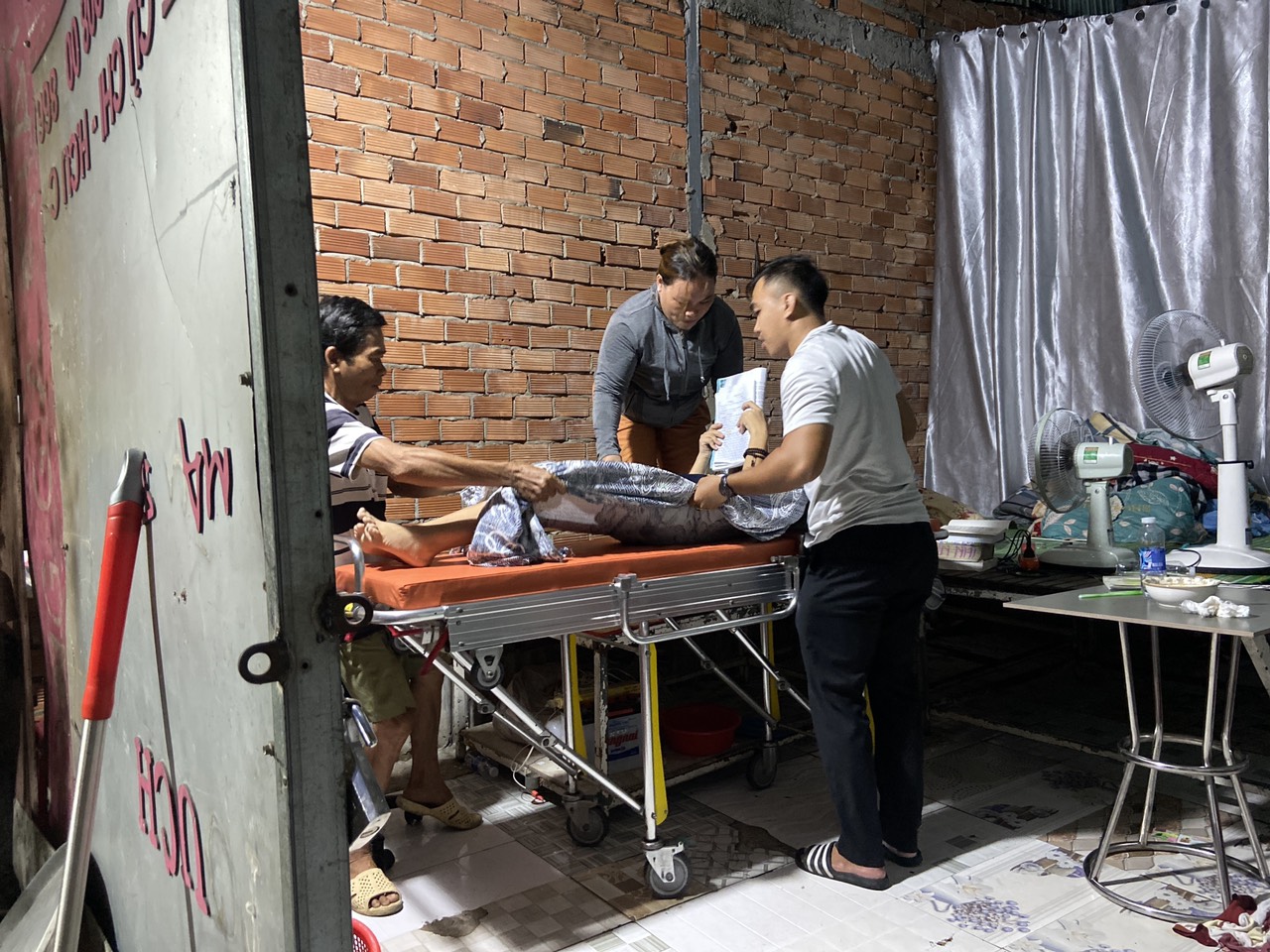 Th&iacute; sinh bị g&atilde;y sống lưng kh&ocirc;ng thể dự thi m&ocirc;n to&aacute;n lớp 10 v&igrave; phải nhập viện- Ảnh 3.