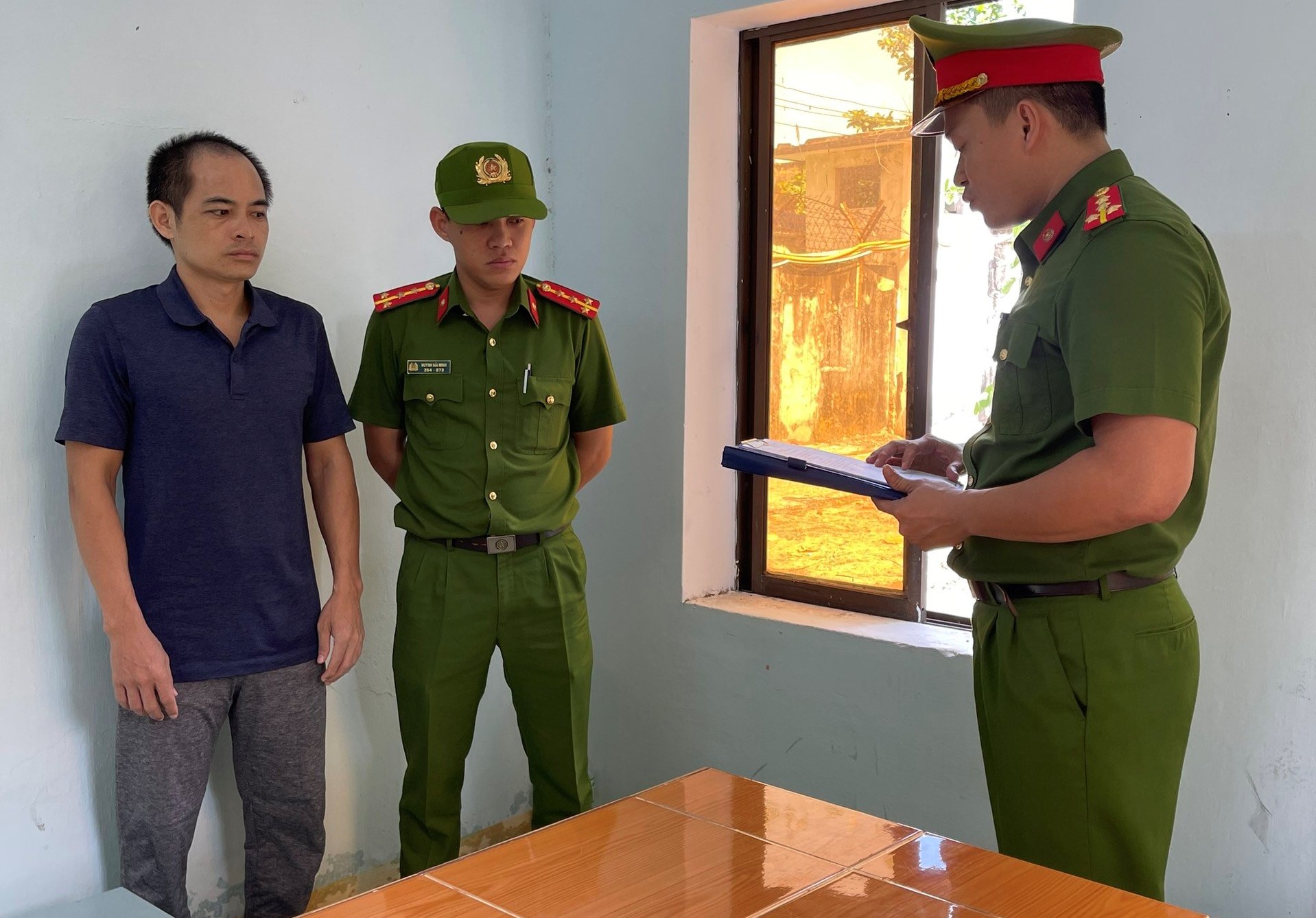 Lập công ty “ma” để đưa hàng lậu từ Pháp về Việt Nam- Ảnh 1.