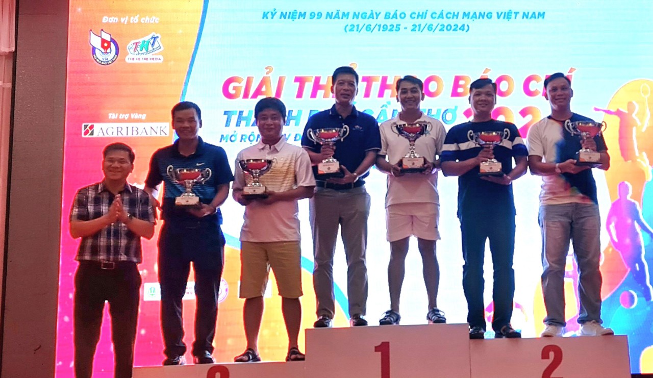 B&aacute;o Người Lao Động v&agrave; VOV v&ocirc; địch m&ocirc;n quần vợt giải thể thao b&aacute;o ch&iacute; ĐBSCL- Ảnh 3.