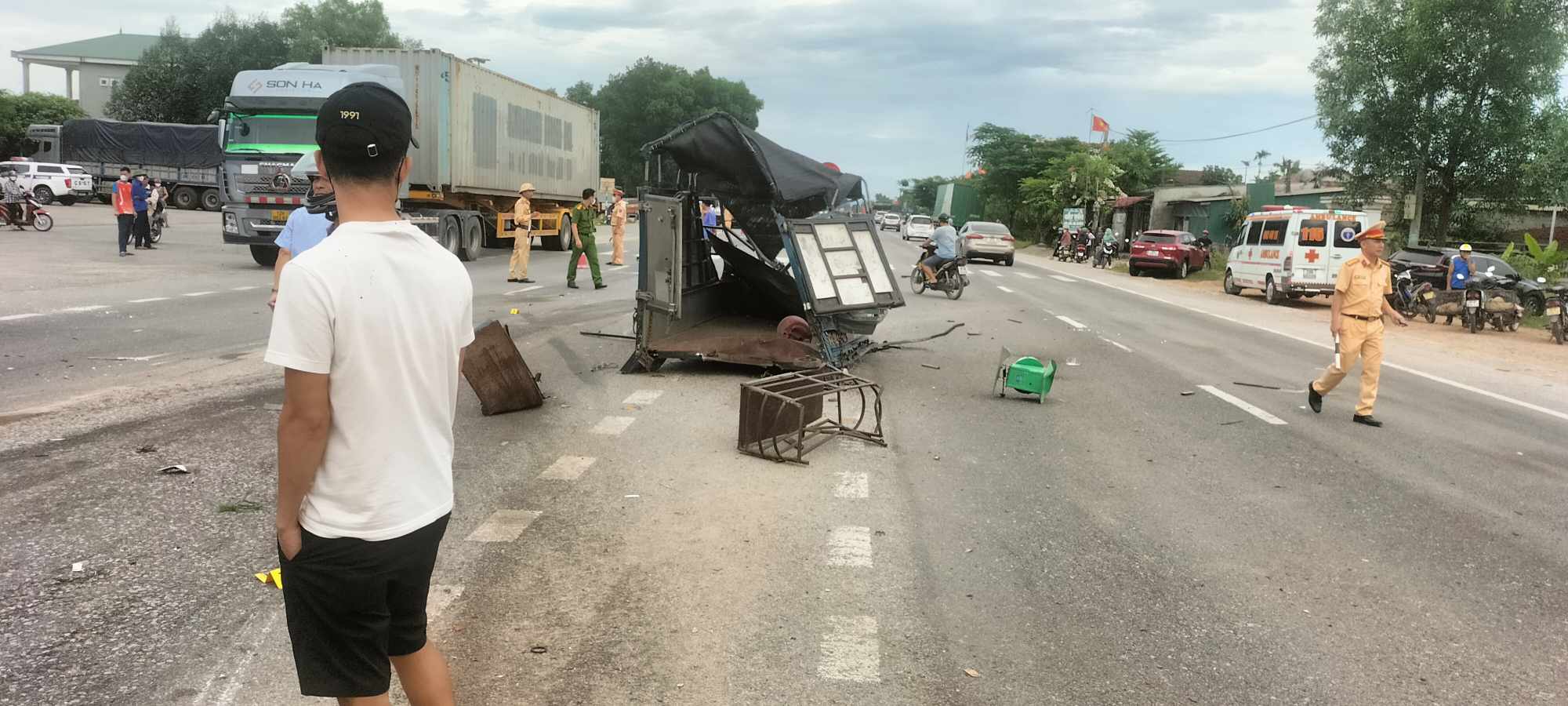 3 người tử vong tại chỗ sau vụ tai nạn li&ecirc;n ho&agrave;n- Ảnh 2.