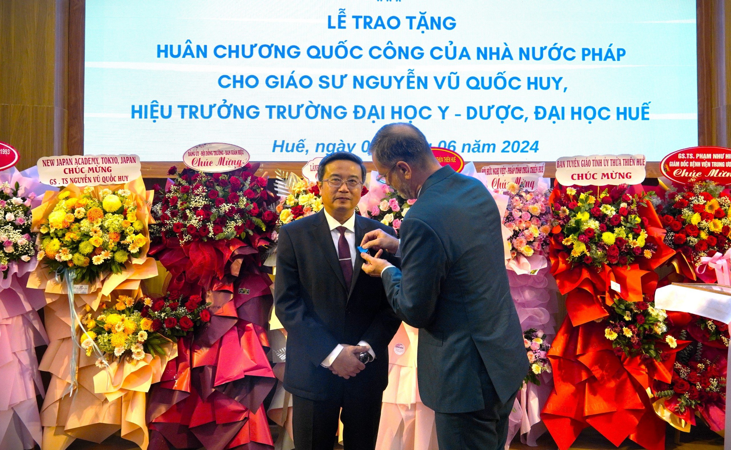 Ph&aacute;p trao tặng Hu&acirc;n chương C&ocirc;ng trạng quốc gia cho GS-TS Nguyễn Vũ Quốc Huy - Ảnh 1.