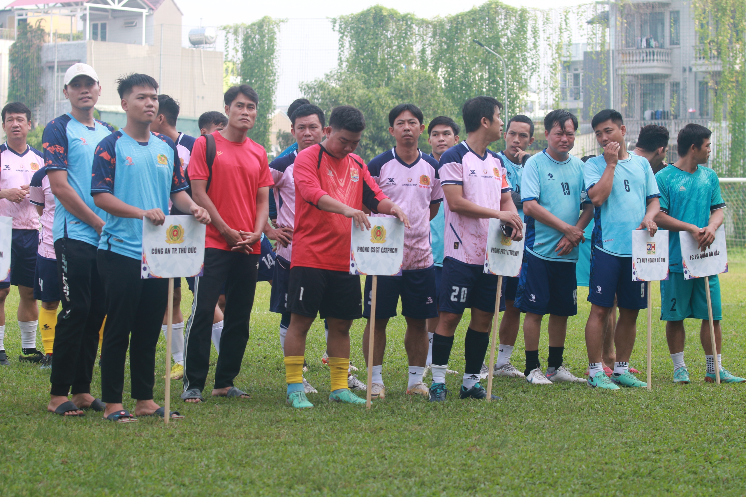 S&ocirc;i động Giải b&oacute;ng đ&aacute; B&aacute;o C&ocirc;ng an TP HCM mở rộng năm 2024- Ảnh 3.
