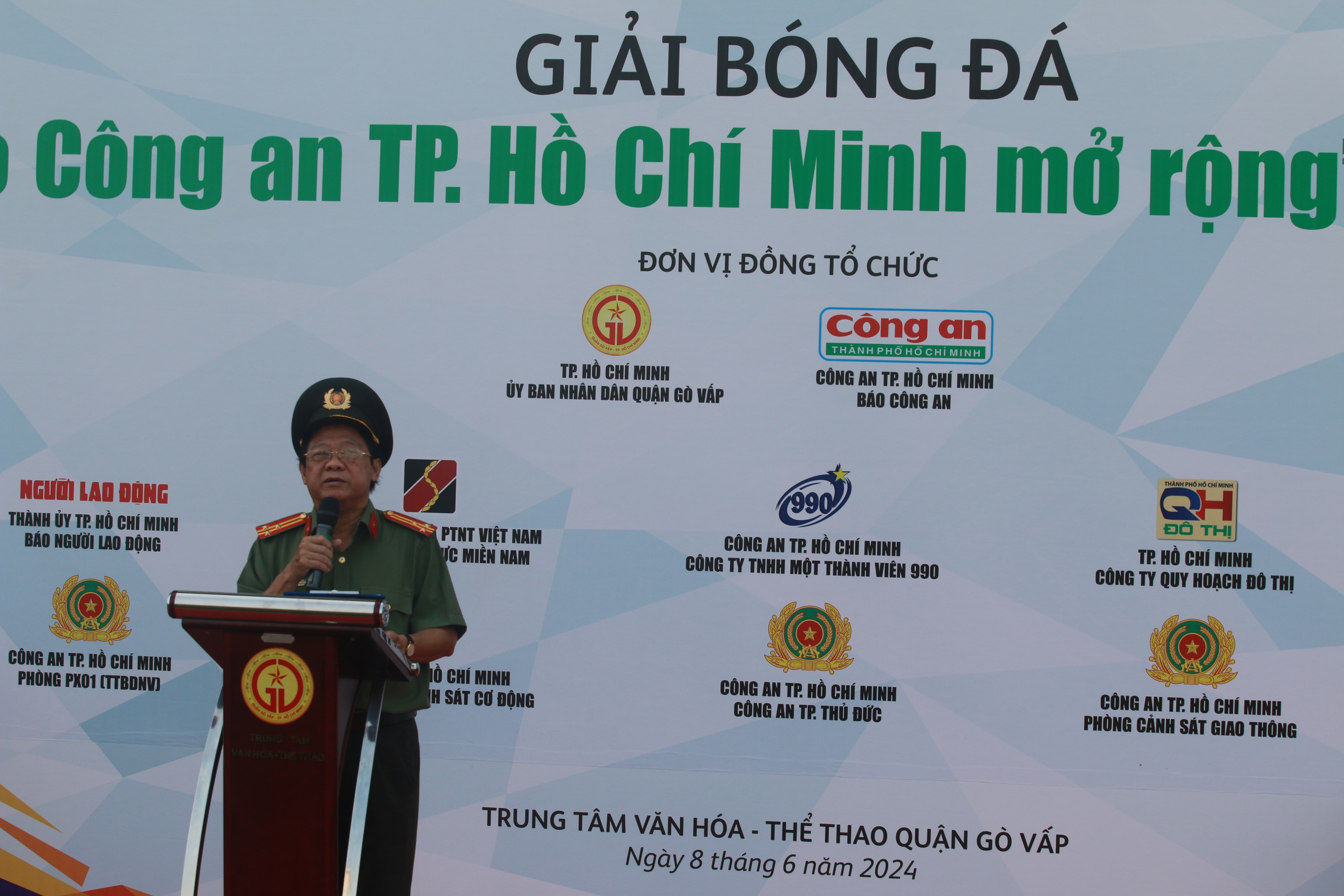 S&ocirc;i động Giải b&oacute;ng đ&aacute; B&aacute;o C&ocirc;ng an TP HCM mở rộng năm 2024- Ảnh 1.