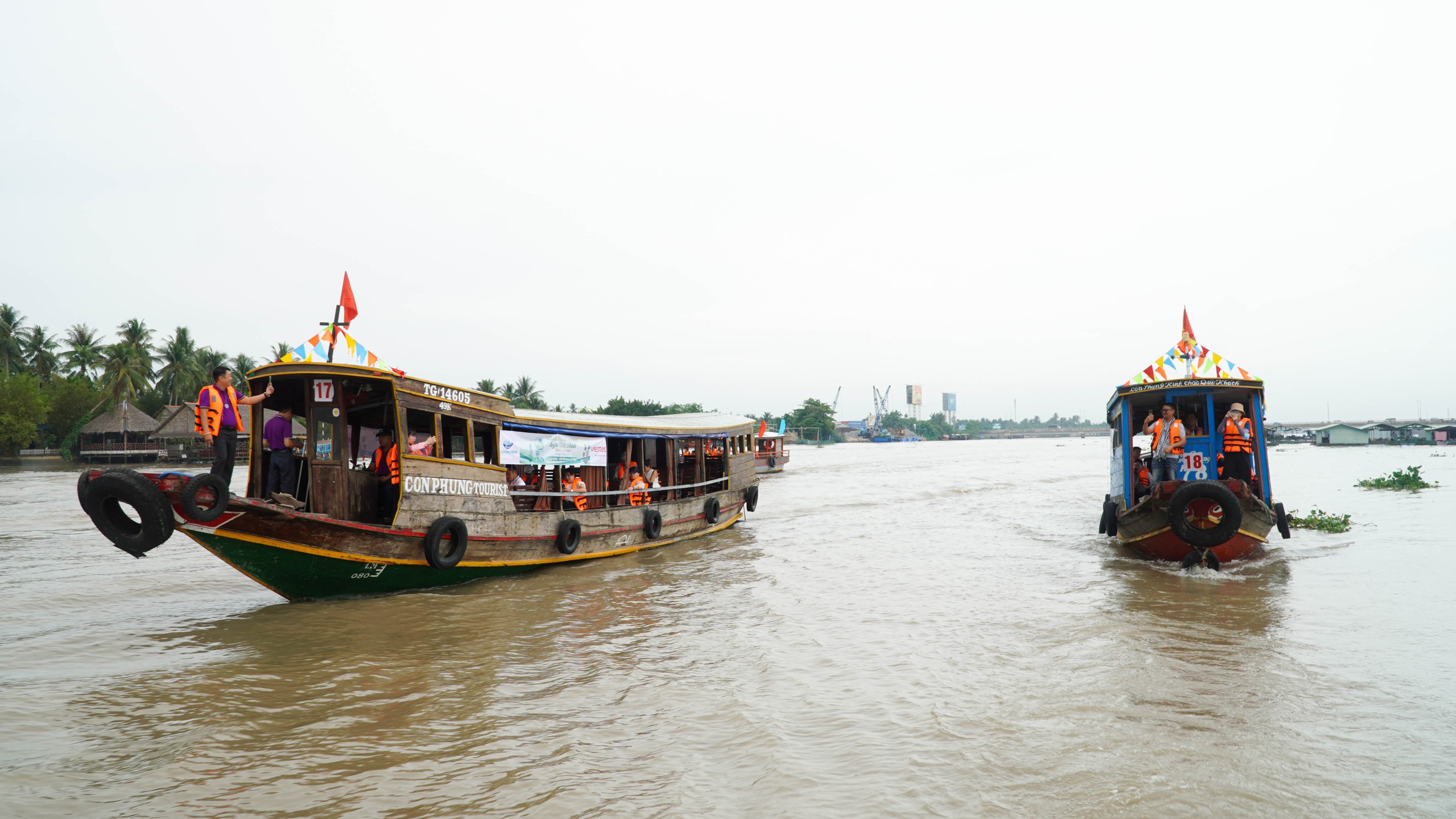Du kh&aacute;ch h&agrave;o hứng đến xứ dừa trải nghiệm l&agrave;m nem chay, h&aacute;i ch&ocirc;m ch&ocirc;m- Ảnh 19.