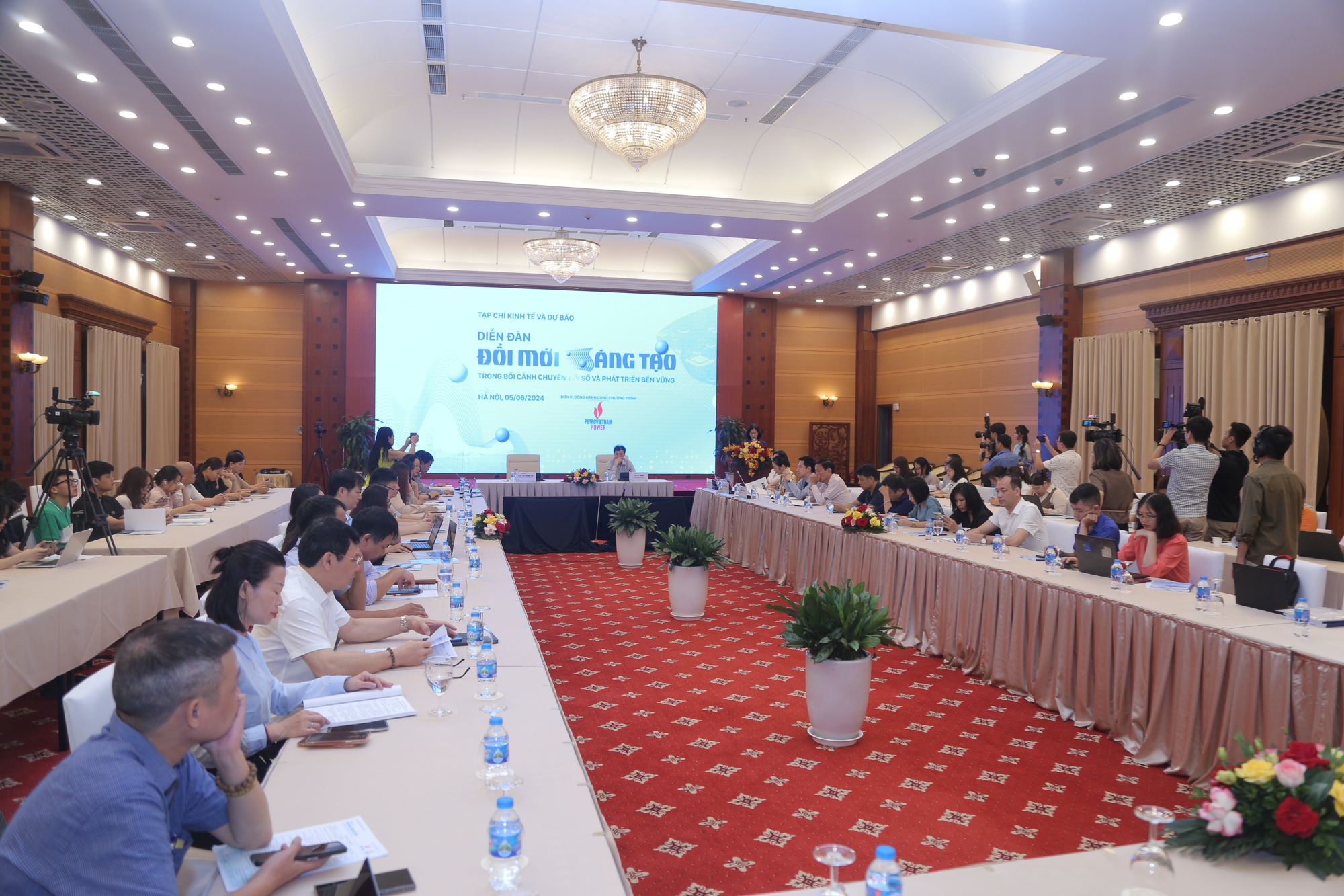 Diễn đàn “Đổi mới sáng tạo trong bối cảnh chuyển đổi số và phát triển bền vững”- Ảnh 2.