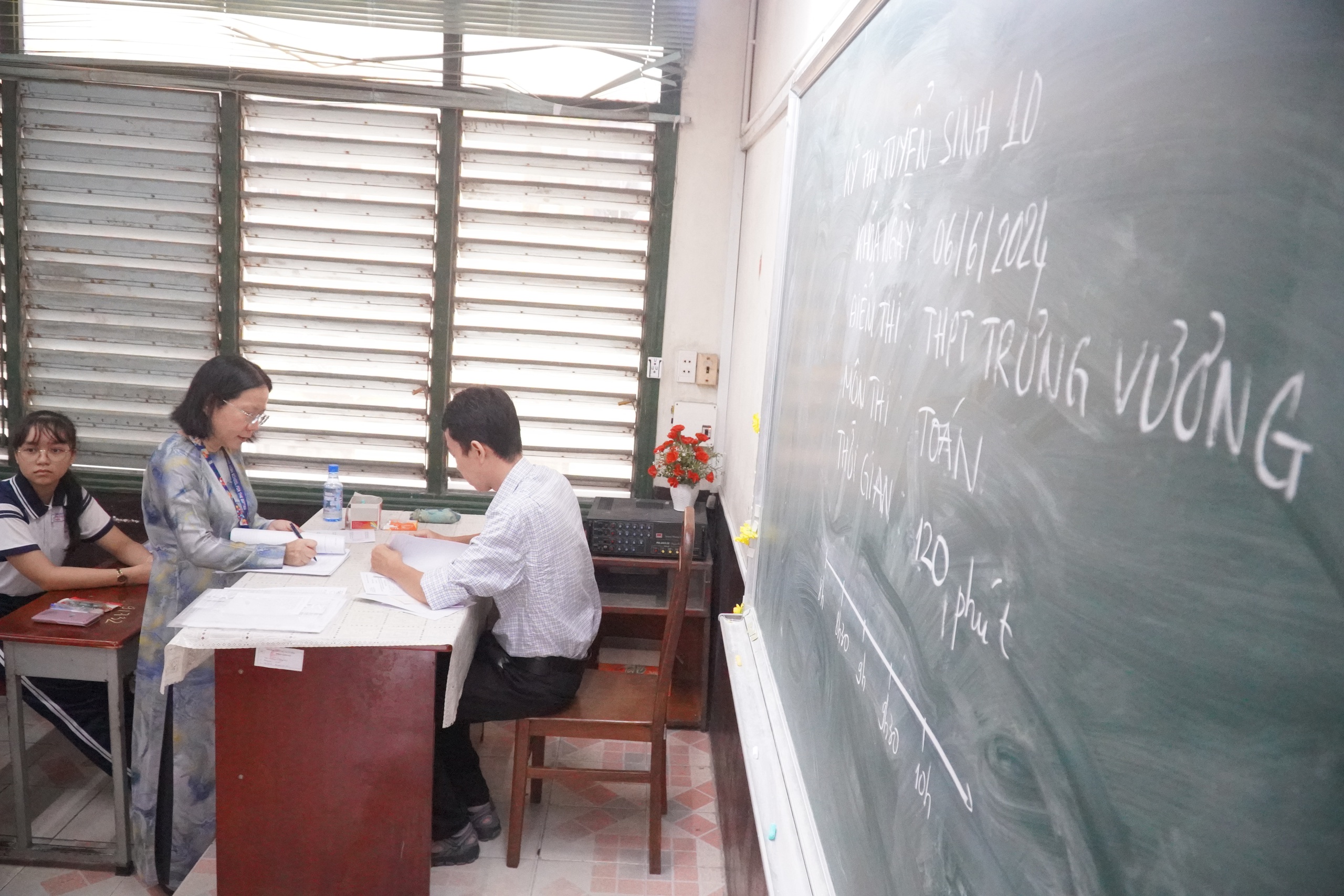 Những khoảnh khắc ấn tượng m&ugrave;a tuyển sinh v&agrave;o lớp 10 ở TP HCM- Ảnh 17.