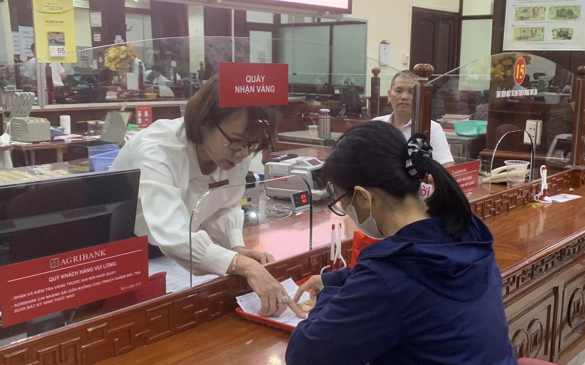 Ngân hàng nào sẽ mở thêm điểm bán vàng miếng SJC để giảm tải?