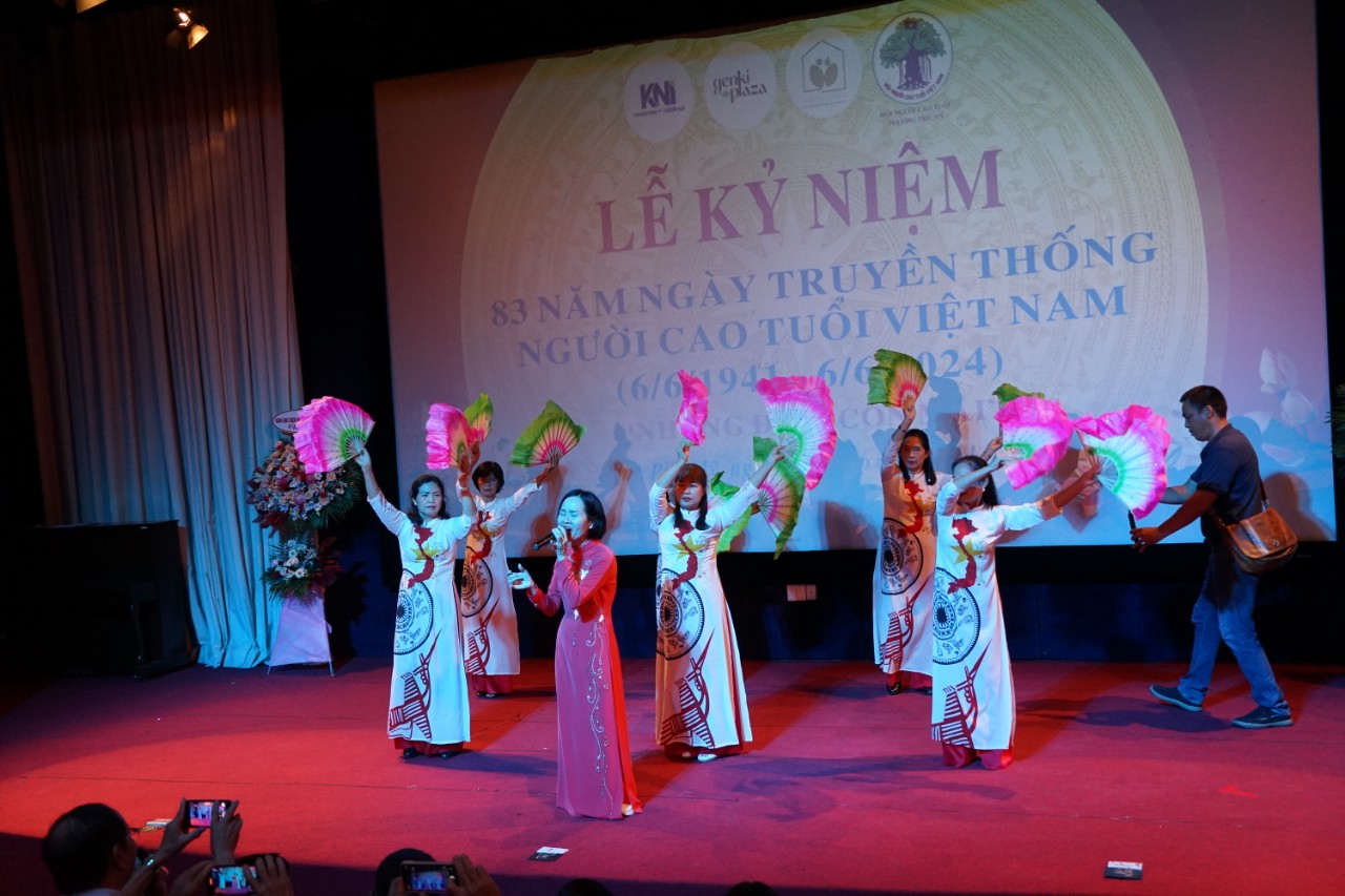 D&agrave;nh sự y&ecirc;u thương v&agrave; quan t&acirc;m thiết thực cho người cao tuổi- Ảnh 1.