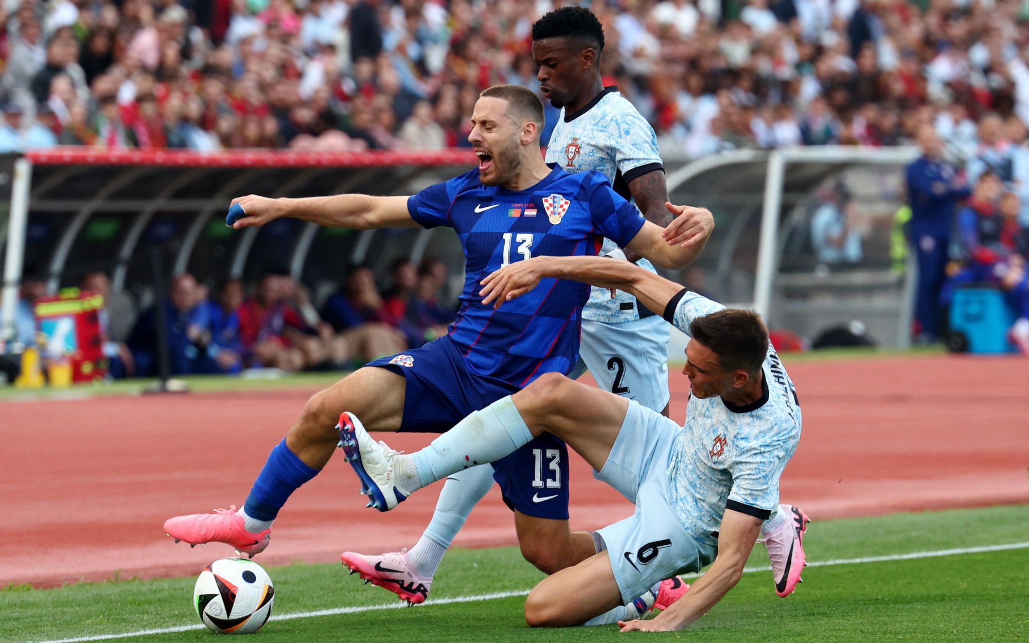 Vắng Ronaldo, Bồ Đào Nha thua đau Croatia sân nhà