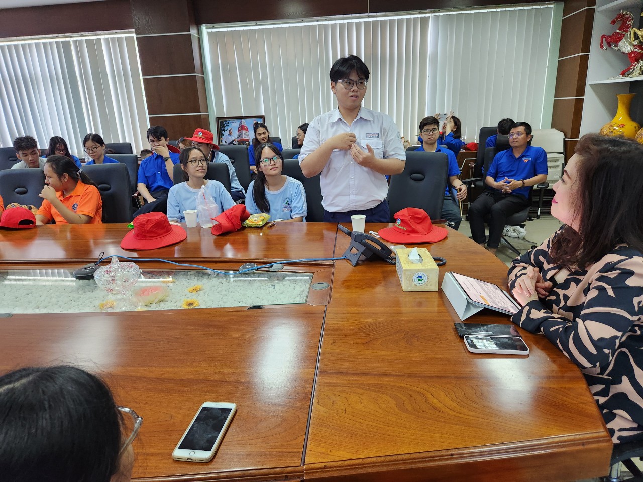 Đo&agrave;n thanh ni&ecirc;n quận 1 tham quan thực tế VWS- Ảnh 2.