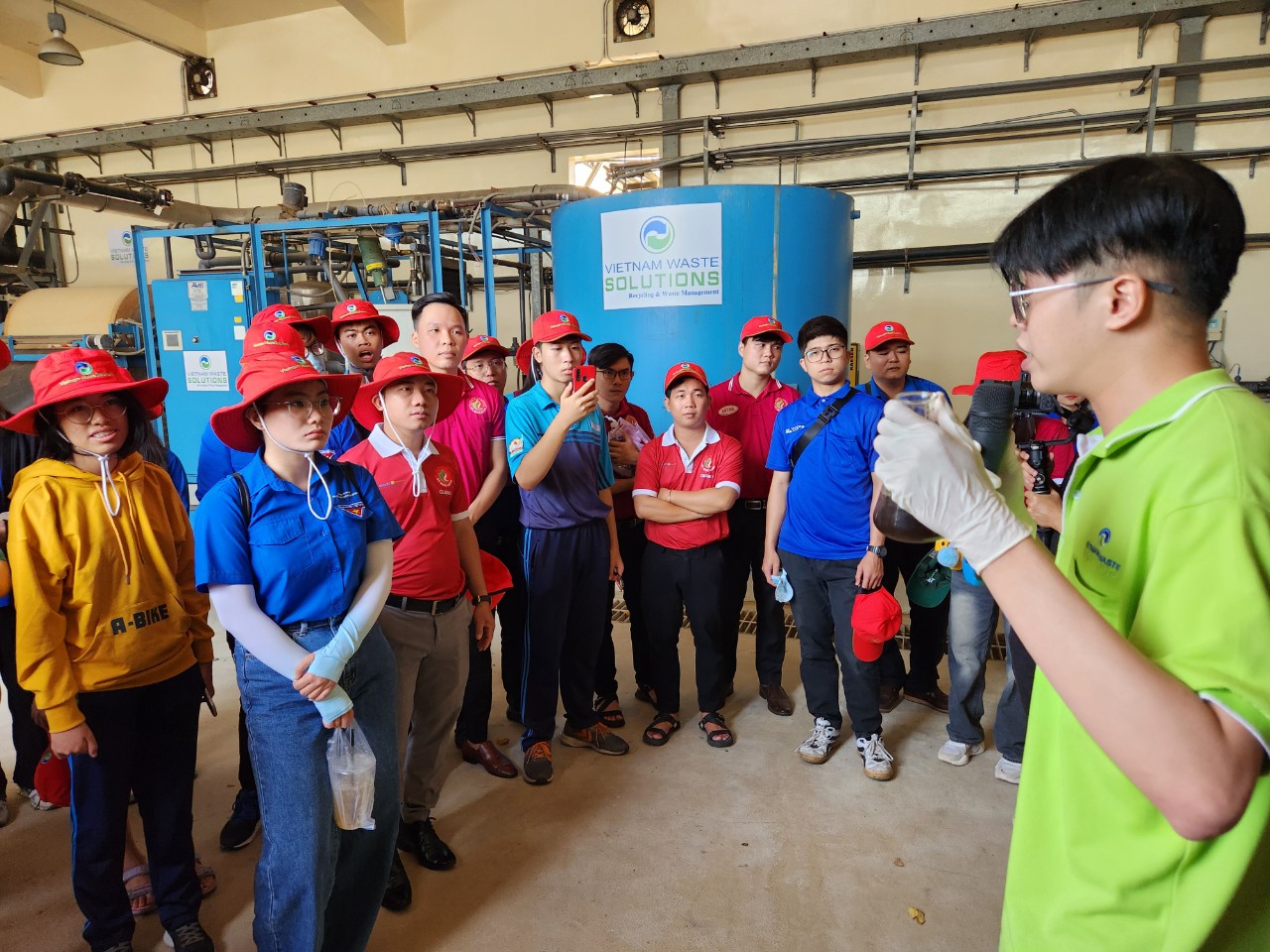 Đo&agrave;n thanh ni&ecirc;n quận 1 tham quan thực tế VWS- Ảnh 3.