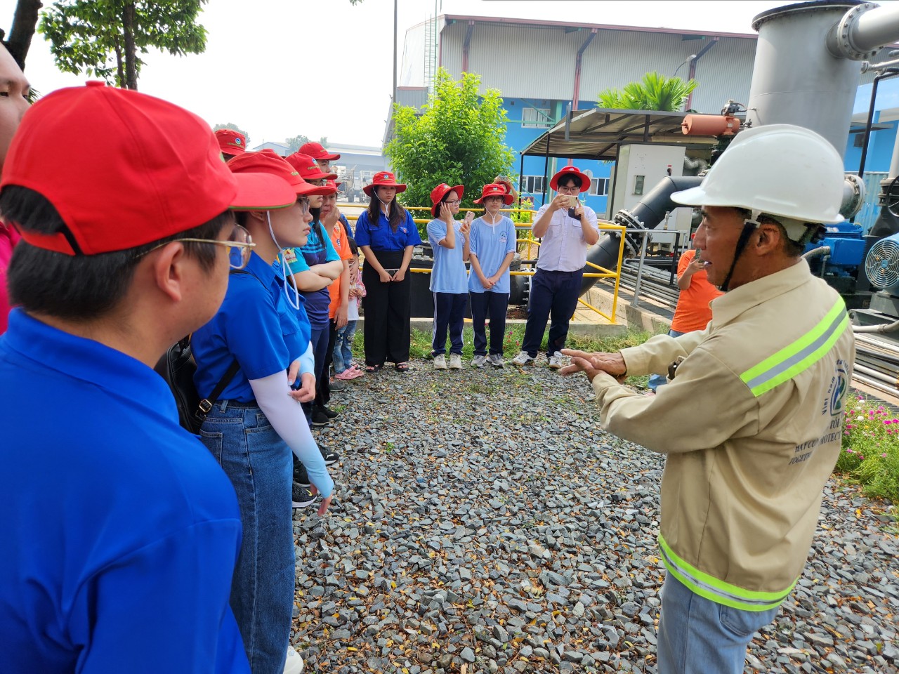 Đo&agrave;n thanh ni&ecirc;n quận 1 tham quan thực tế VWS- Ảnh 4.