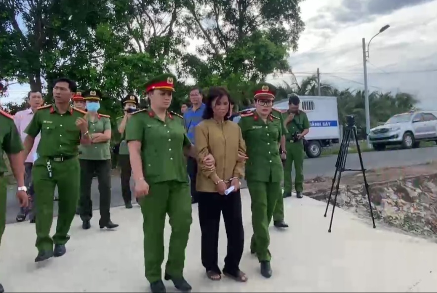 Một phụ nữ bị gia đ&igrave;nh chồng cũ h&agrave;nh hạ d&atilde; man để... trừ t&agrave;!- Ảnh 1.