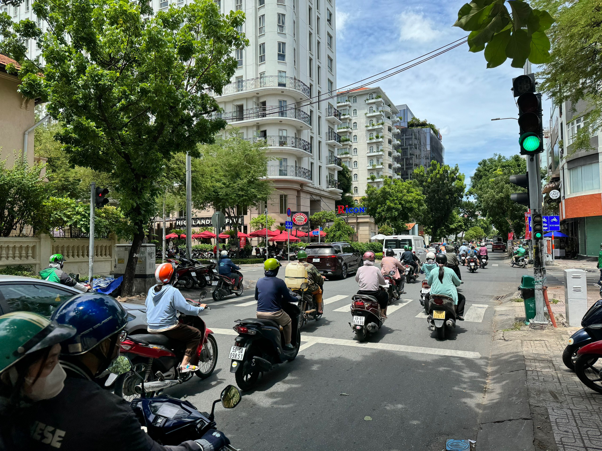 Thí điểm bỏ đếm giây trên đèn tín hiệu giao thông ở TP HCM: Chuyên gia giao thông lên tiếng- Ảnh 1.