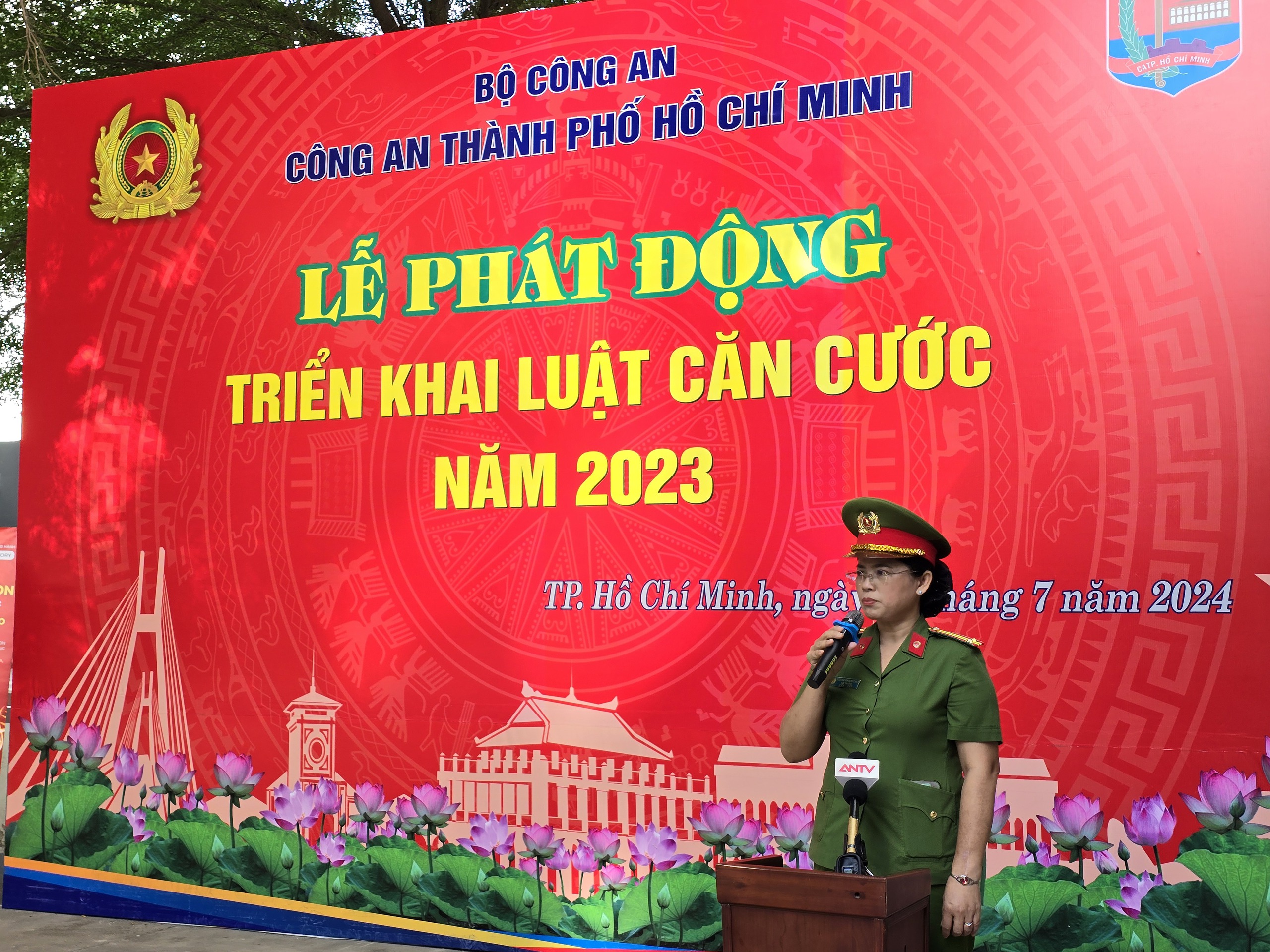 Những c&ocirc;ng d&acirc;n TP HCM đầu ti&ecirc;n l&agrave;m căn cước c&oacute; thu thập mống mắt- Ảnh 3.