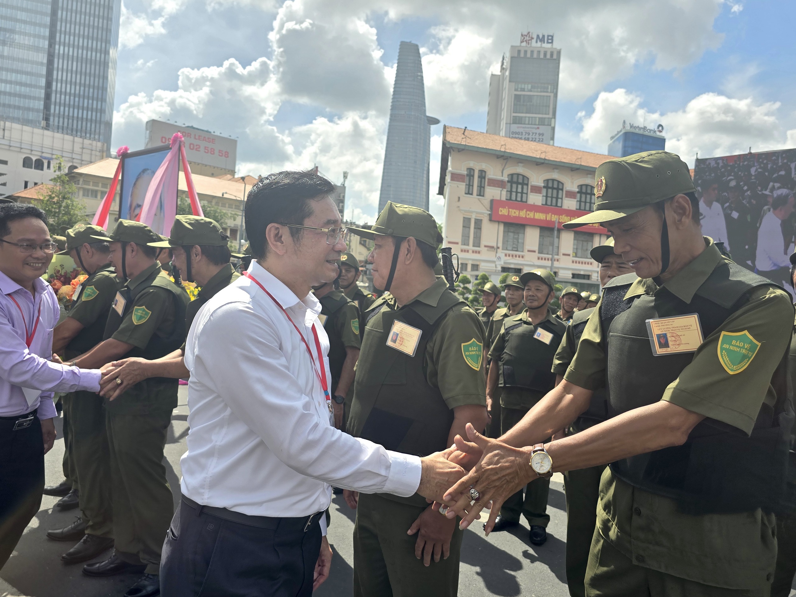 Chủ tịch nước T&ocirc; L&acirc;m dự Lễ ra mắt lực lượng bảo vệ an ninh, trật tự tại cơ sở tại TP HCM- Ảnh 3.