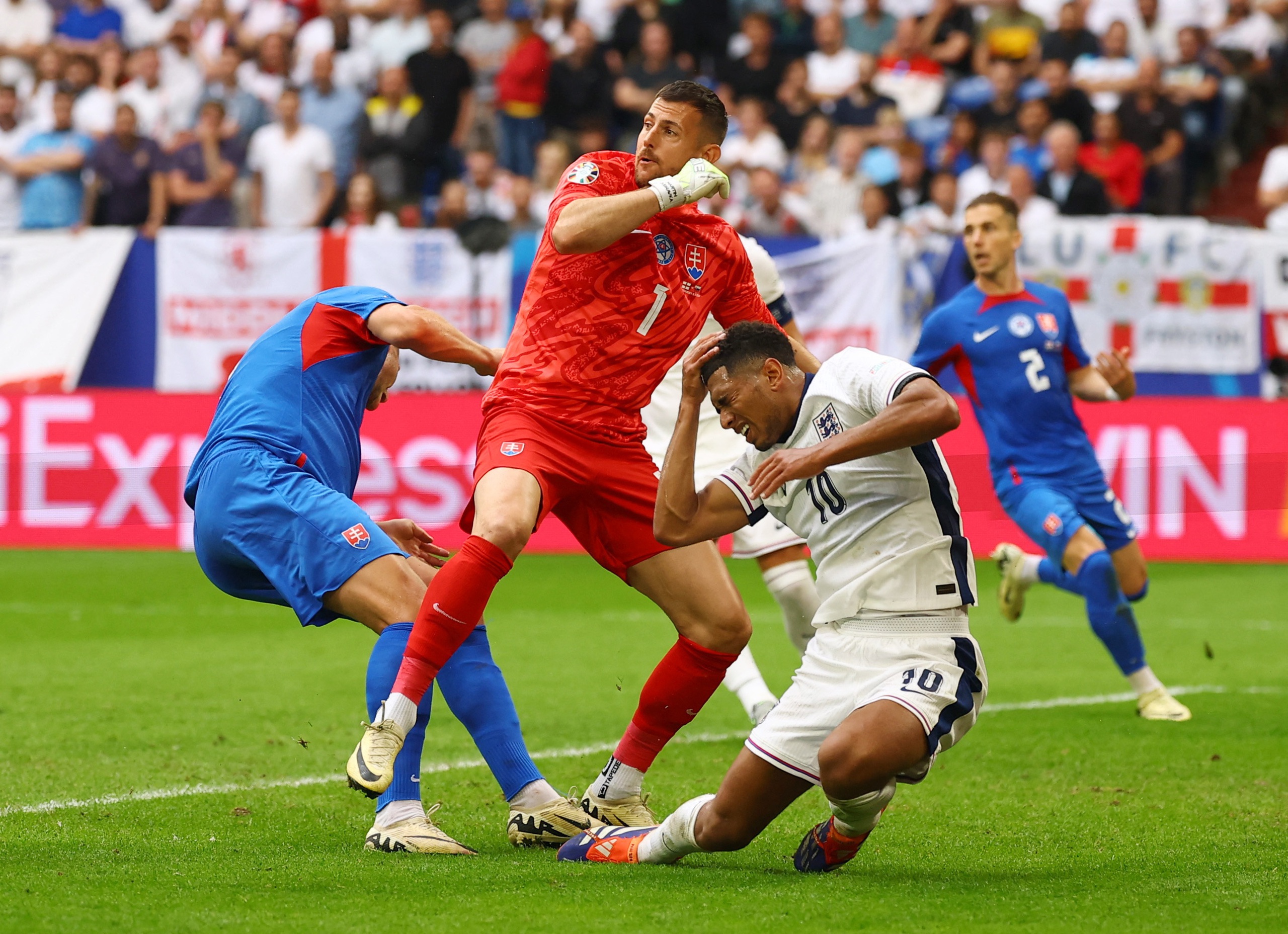 Euro 2024: Bellingham nhận mưa lời khen sau siêu phẩm cứu rỗi bóng đá Anh- Ảnh 3.