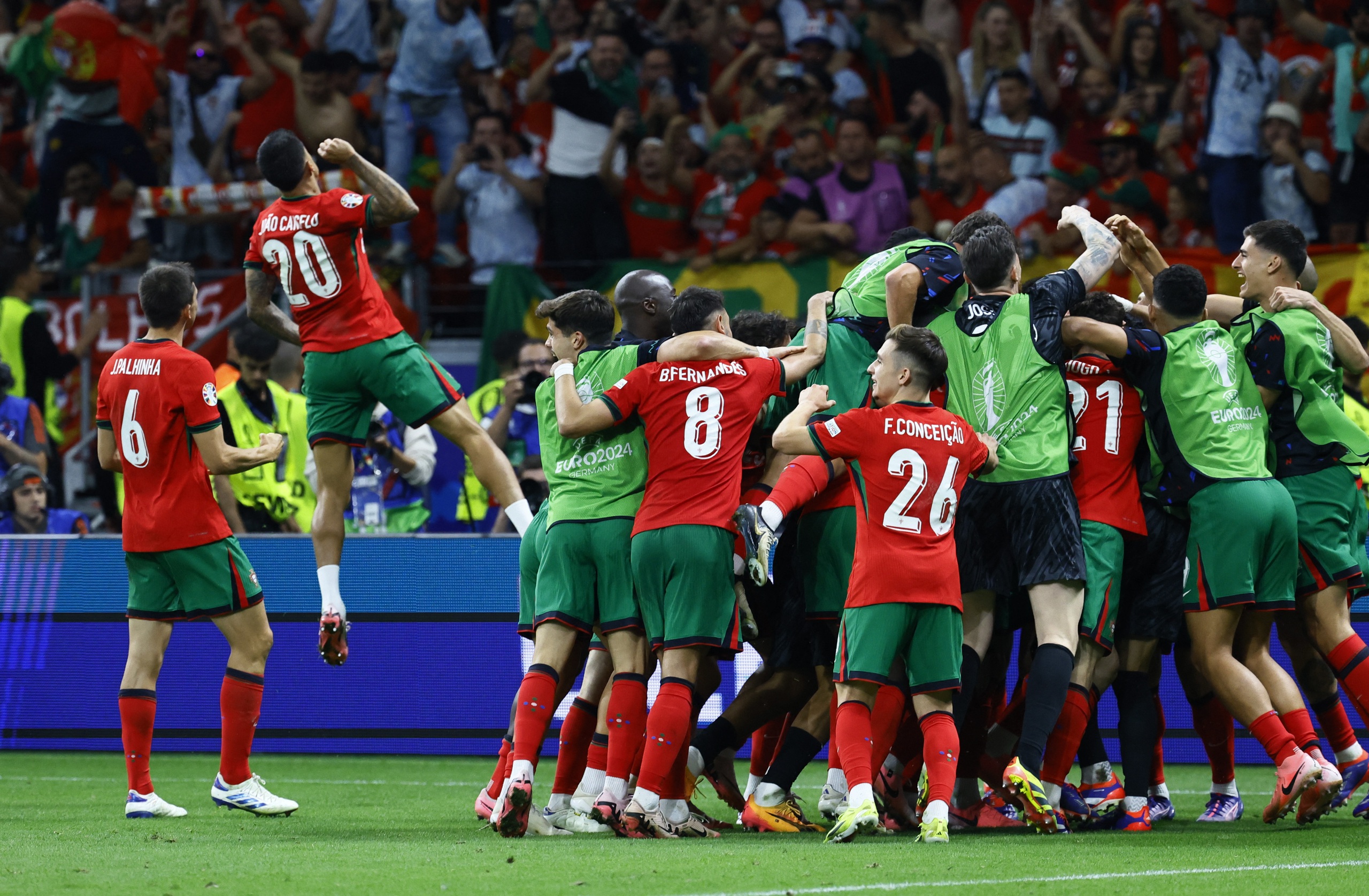 Euro 2024: Ronaldo bật kh&oacute;c, Bồ Đ&agrave;o Nha loại Slovenia ở loạt 11 m- Ảnh 7.