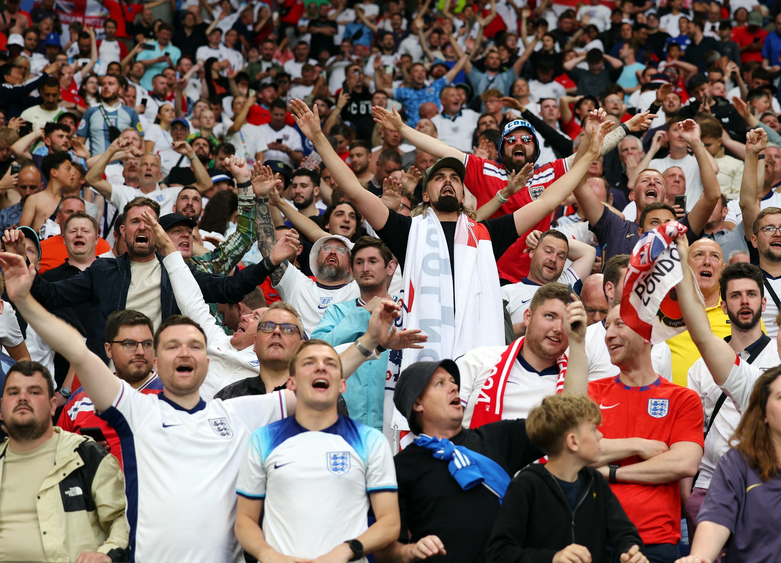 Euro 2024: Bellingham nhận mưa lời khen sau siêu phẩm cứu rỗi bóng đá Anh- Ảnh 8.