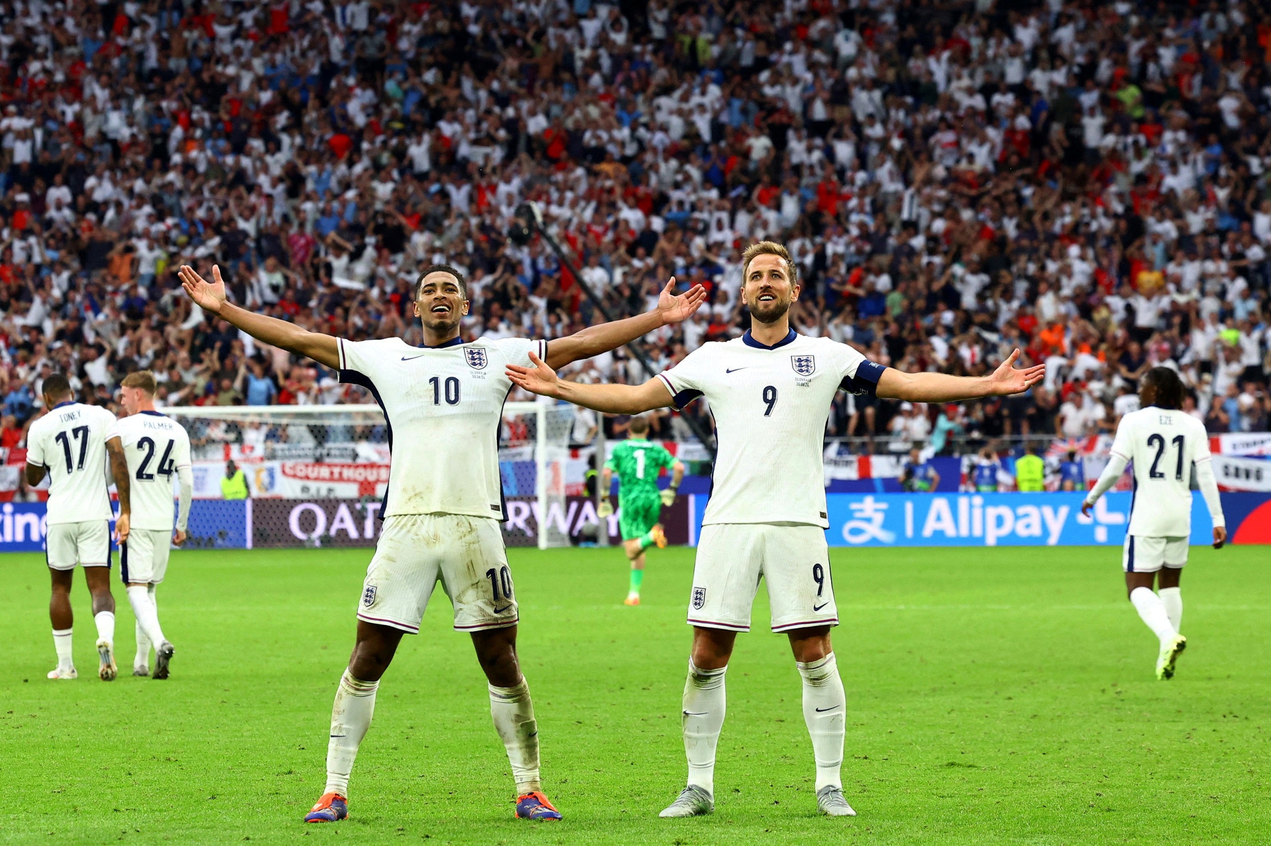 Euro 2024: Bellingham nhận mưa lời khen sau siêu phẩm cứu rỗi bóng đá Anh- Ảnh 5.