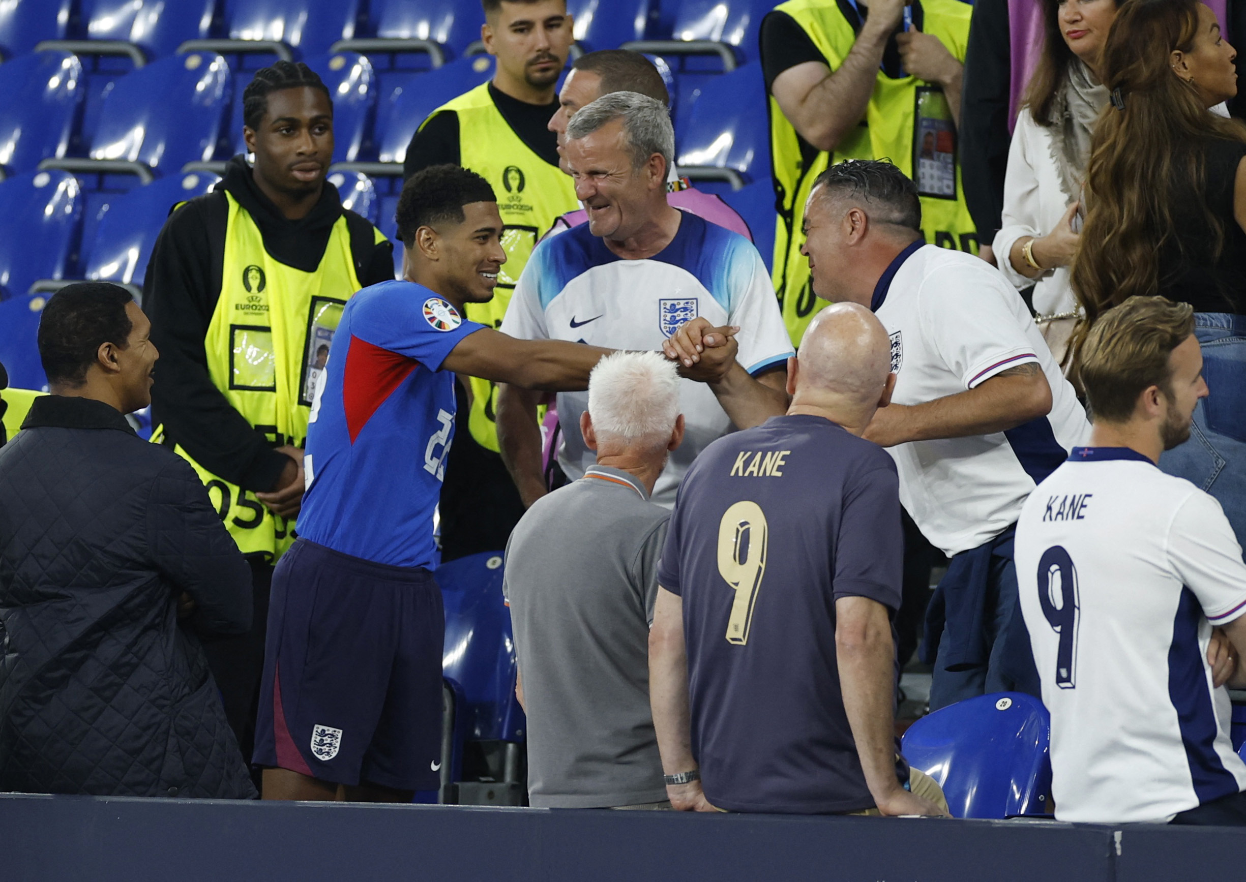 Euro 2024: Bellingham nhận mưa lời khen sau siêu phẩm cứu rỗi bóng đá Anh- Ảnh 7.