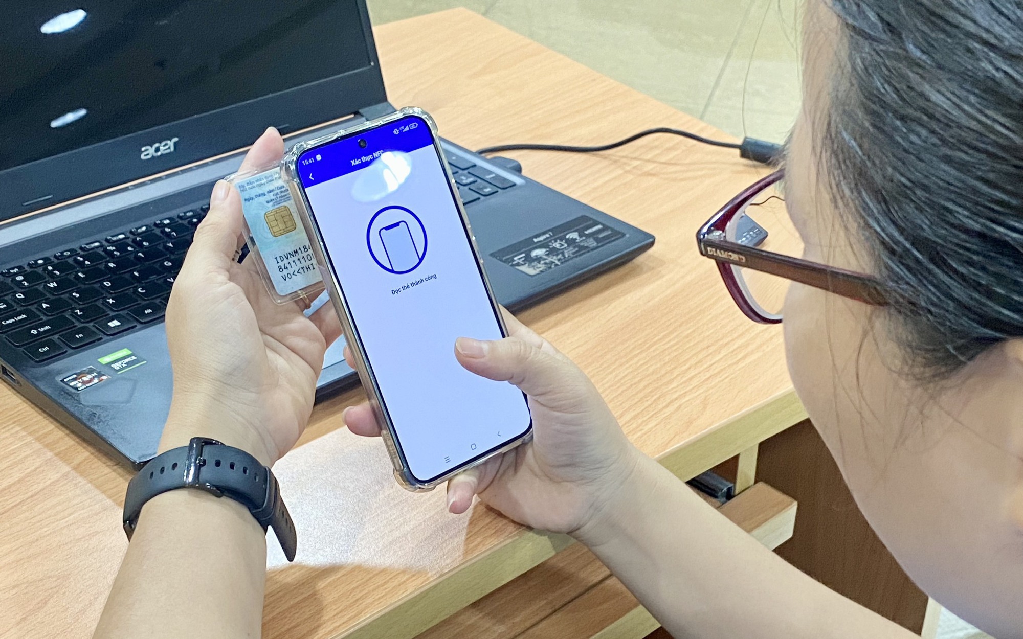Hàng loạt khách hàng gặp trục trặc trong ngày đầu áp dụng xác thực sinh trắc học khi chuyển tiền