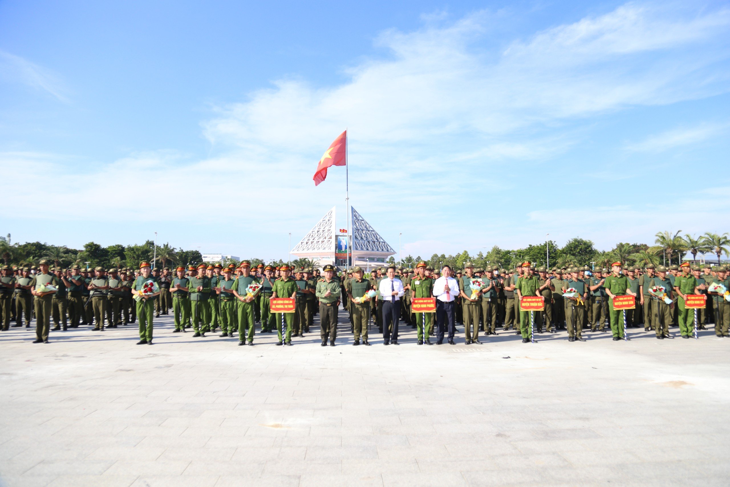 Hơn 1.000 Tổ bảo vệ an ninh, trật tự ở cơ sở được thành lập tại Bình Thuận, Ninh Thuận- Ảnh 4.