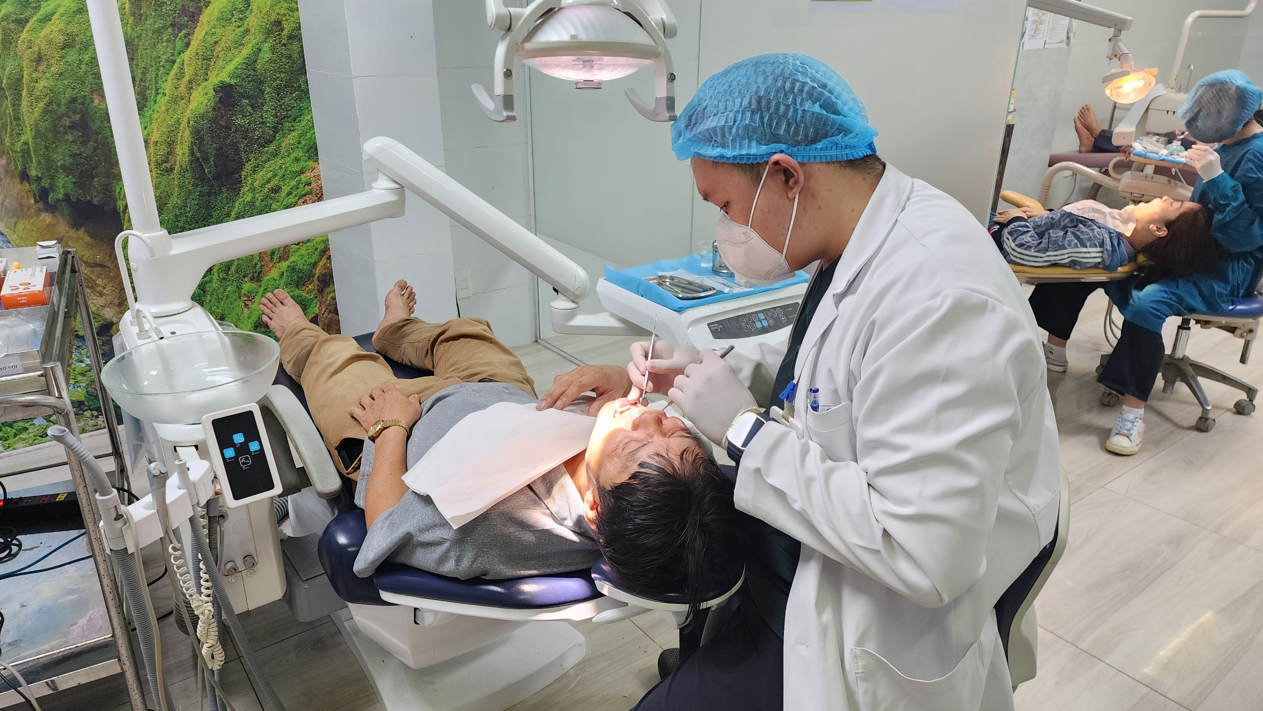 Bọc răng sứ thẩm mỹ: Cẩn trọng để đẹp, an to&agrave;n- Ảnh 1.