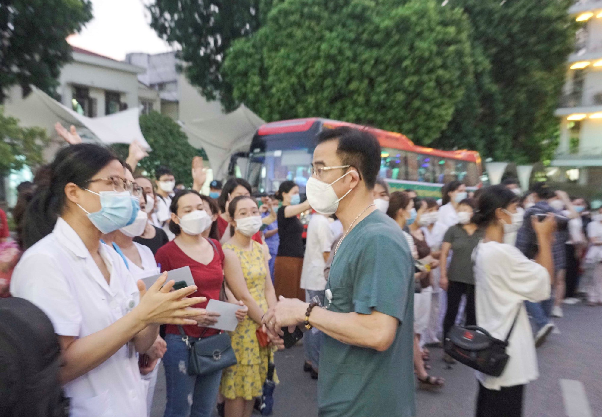 GS Nguyễn Quang Tuấn xin thực h&agrave;nh tại bệnh viện, trở lại h&agrave;nh nghề- Ảnh 2.