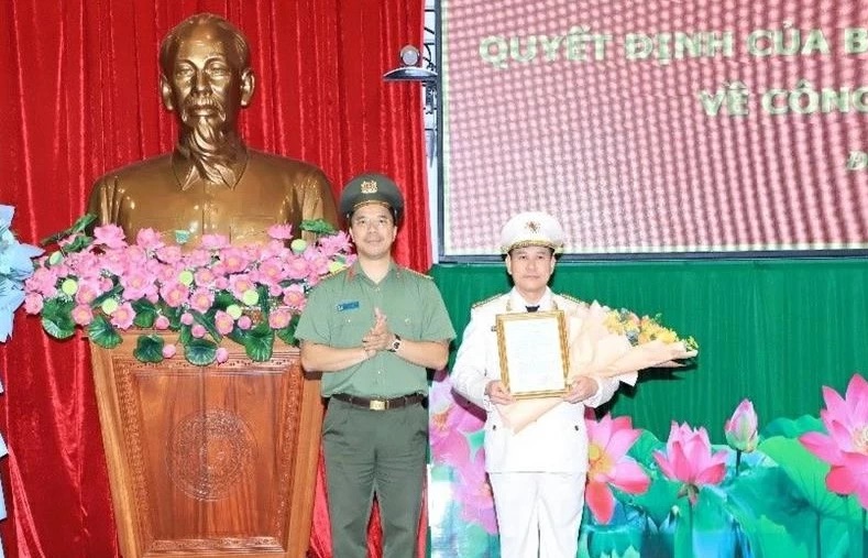 Thượng t&aacute; L&ecirc; Mạnh H&ugrave;ng được bổ nhiệm l&agrave;m Ph&oacute; gi&aacute;m đốc C&ocirc;ng an tỉnh Đồng Nai- Ảnh 1.