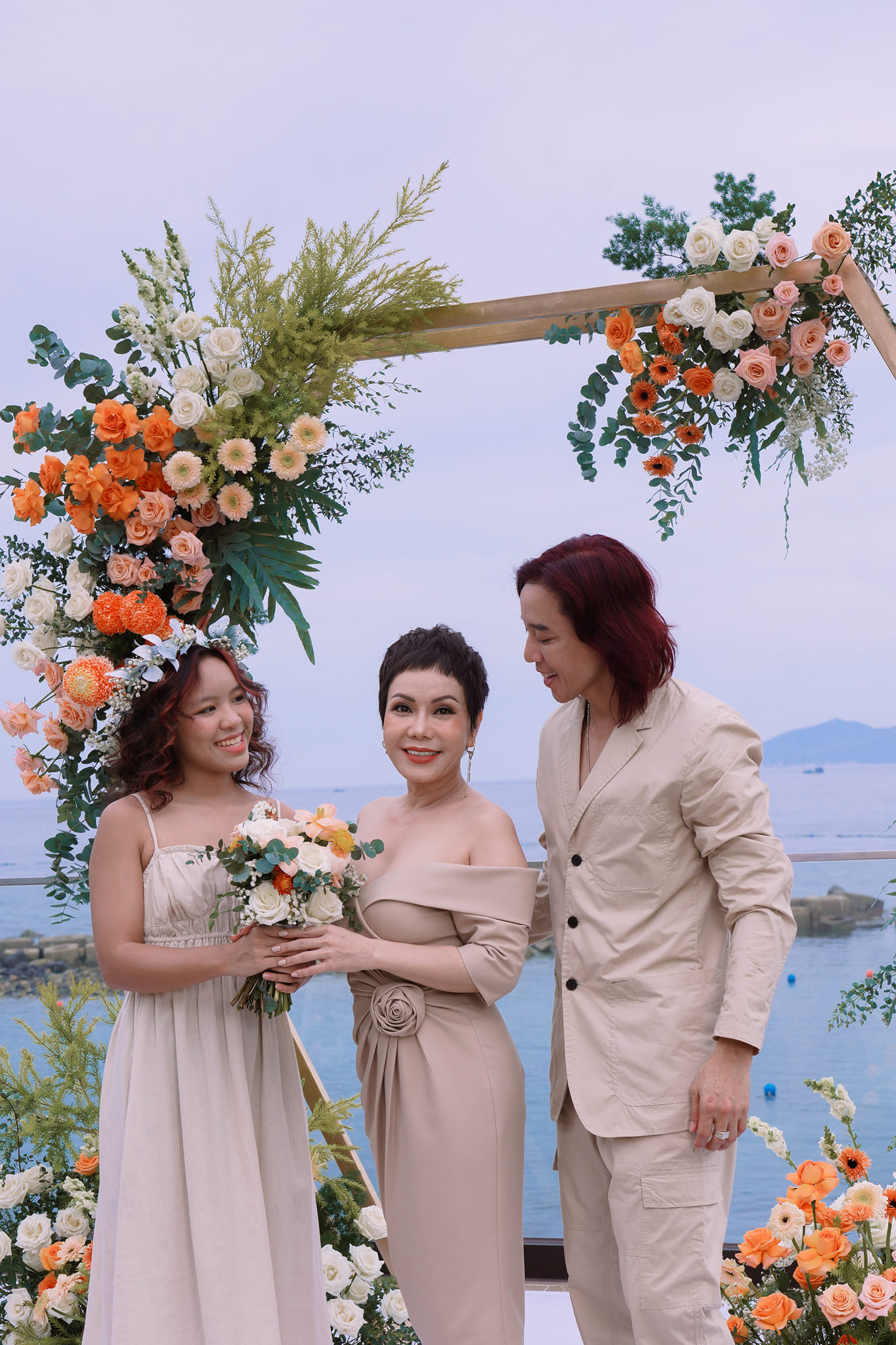Việt Hương - Hoài Phương "tình tứ" kỷ niệm 18 năm cưới- Ảnh 9.