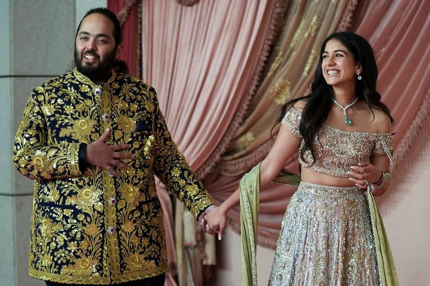 Ch&uacute; rể Anant Ambani v&agrave; c&ocirc; d&acirc;u Radhika Merchant chuẩn bị cho đ&aacute;m cưới xa hoa bậc nhất thế kỷ. Ảnh: Reuters