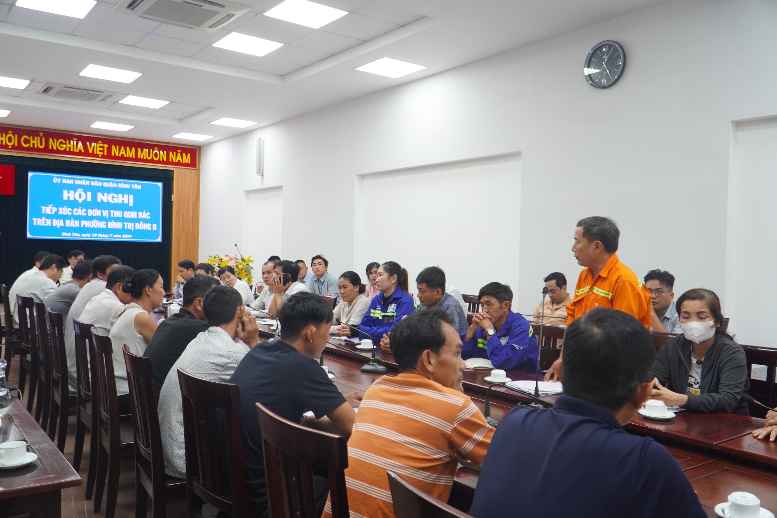 Chủ tịch UBND quận B&igrave;nh T&acirc;n: Kh&ocirc;ng loại bỏ lực lượng thu gom r&aacute;c d&acirc;n lập- Ảnh 3.
