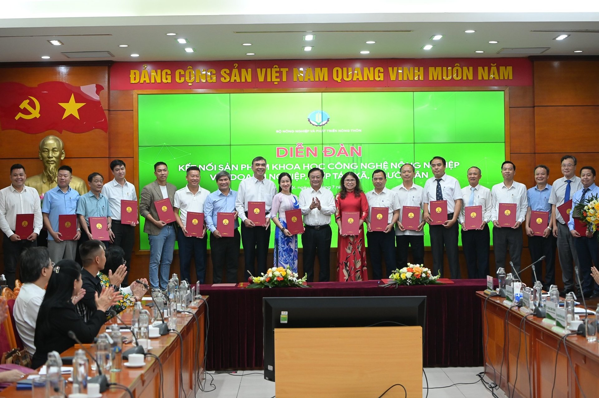 Bộ trưởng L&ecirc; Minh Hoan gửi gắm c&aacute;c nh&agrave; khoa học từ chuyện quả cam Mỹ để 6 th&aacute;ng chưa hỏng- Ảnh 3.