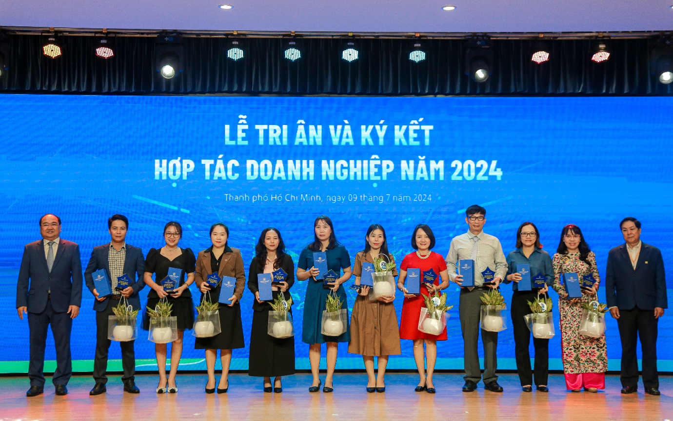 Mạng lưới hợp tác với hơn 500 doanh nghiệp của Trường ĐH Văn Hiến giải quyết nhu cầu việc làm cho sinh viên