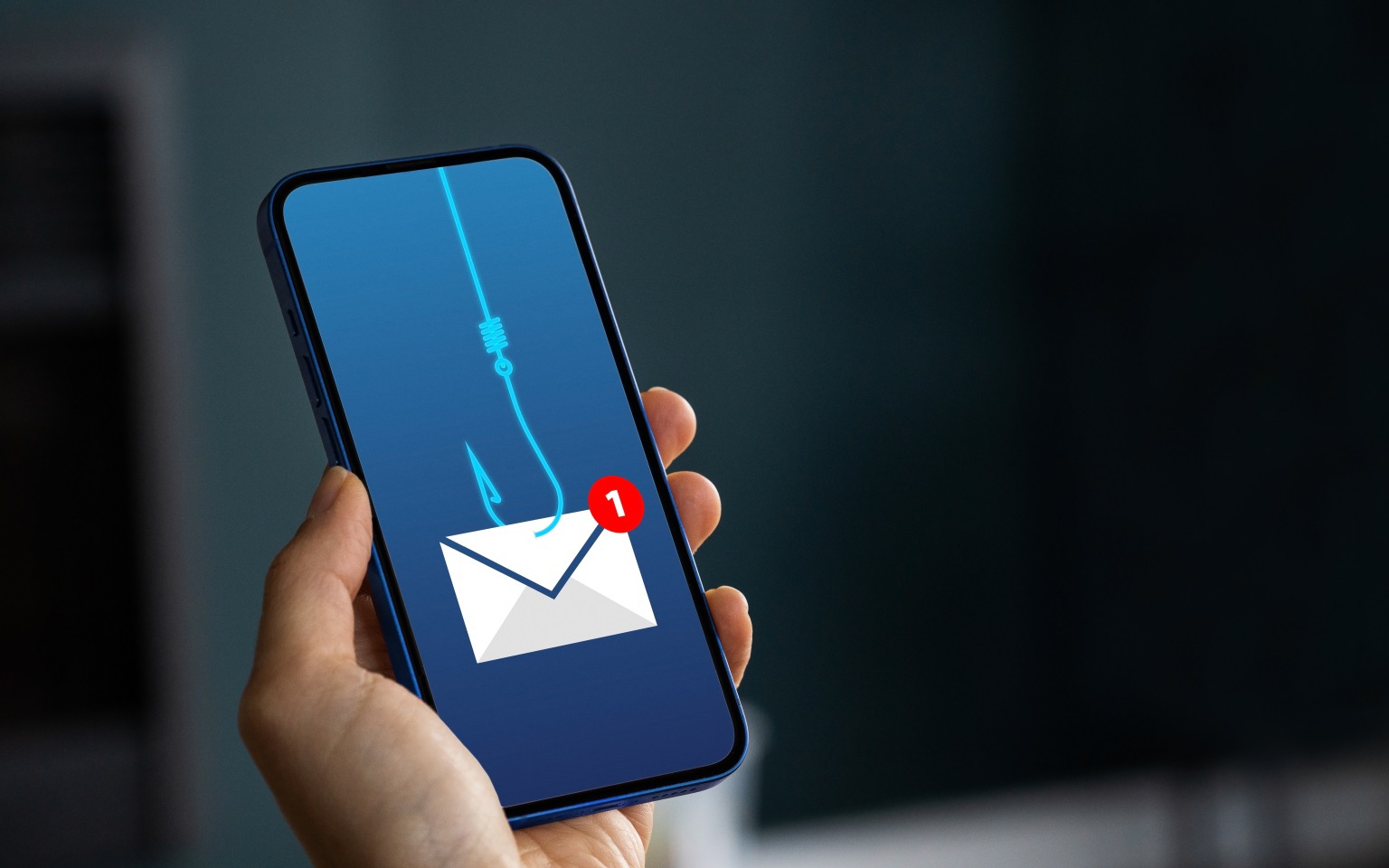 Giả danh email, trang web để lừa đảo
