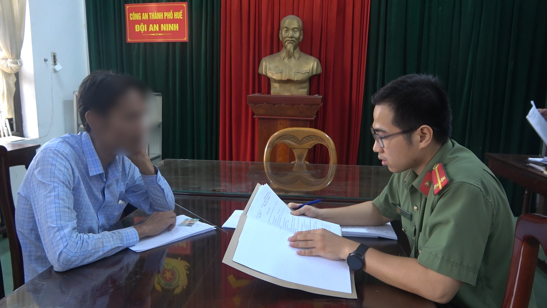 Người đ&agrave;n &ocirc;ng đăng tin sai sự thật, x&uacute;c phạm UBND phường - Ảnh 1.