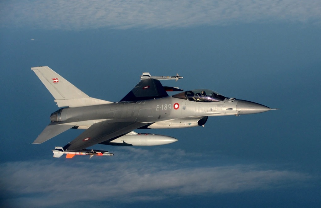 M&aacute;y bay chiến đấu F-16 của Đan Mạch. Ảnh: Reuters