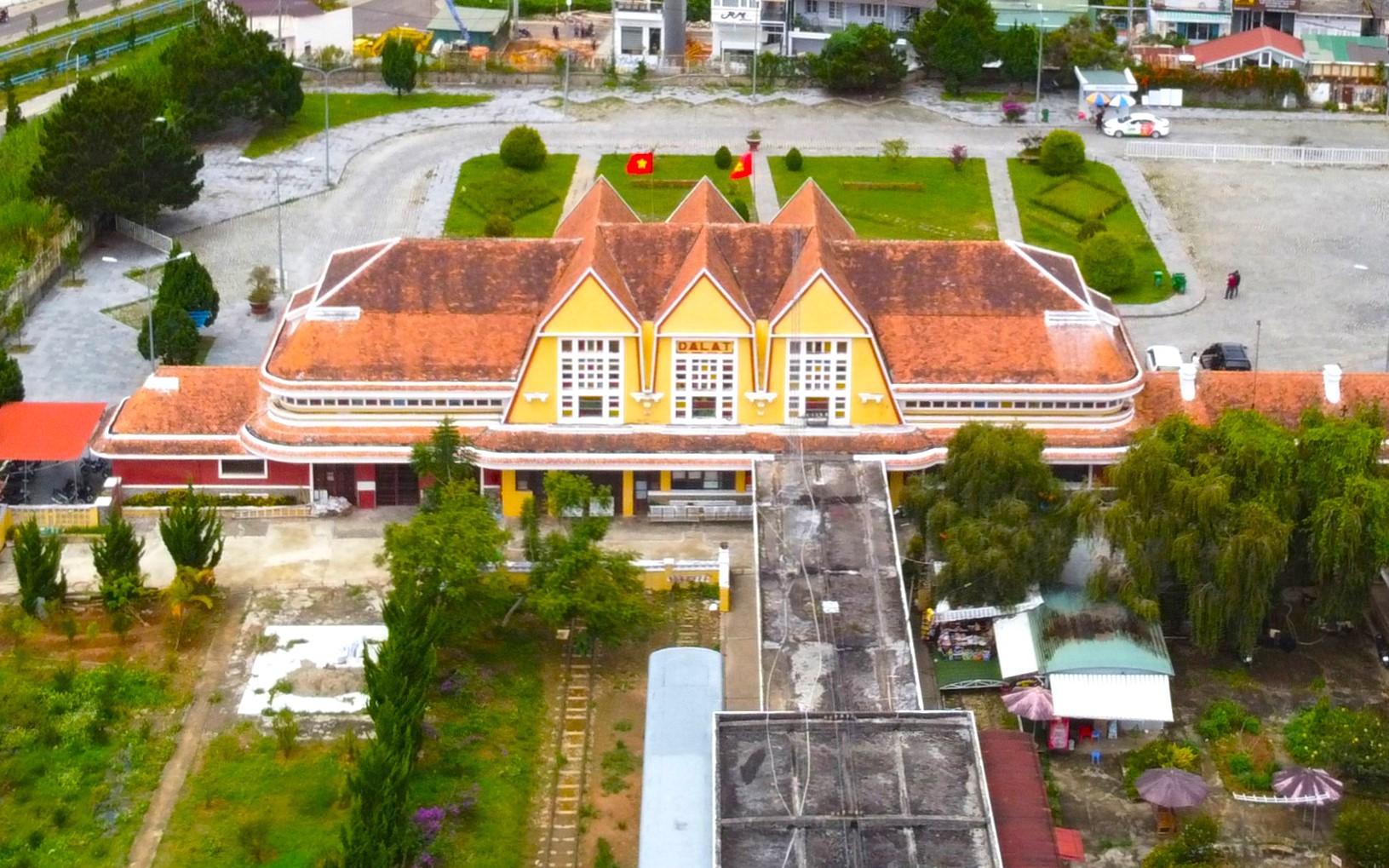 L&ecirc;n phương &aacute;n thu ph&iacute; tham quan ga Đ&agrave; Lạt