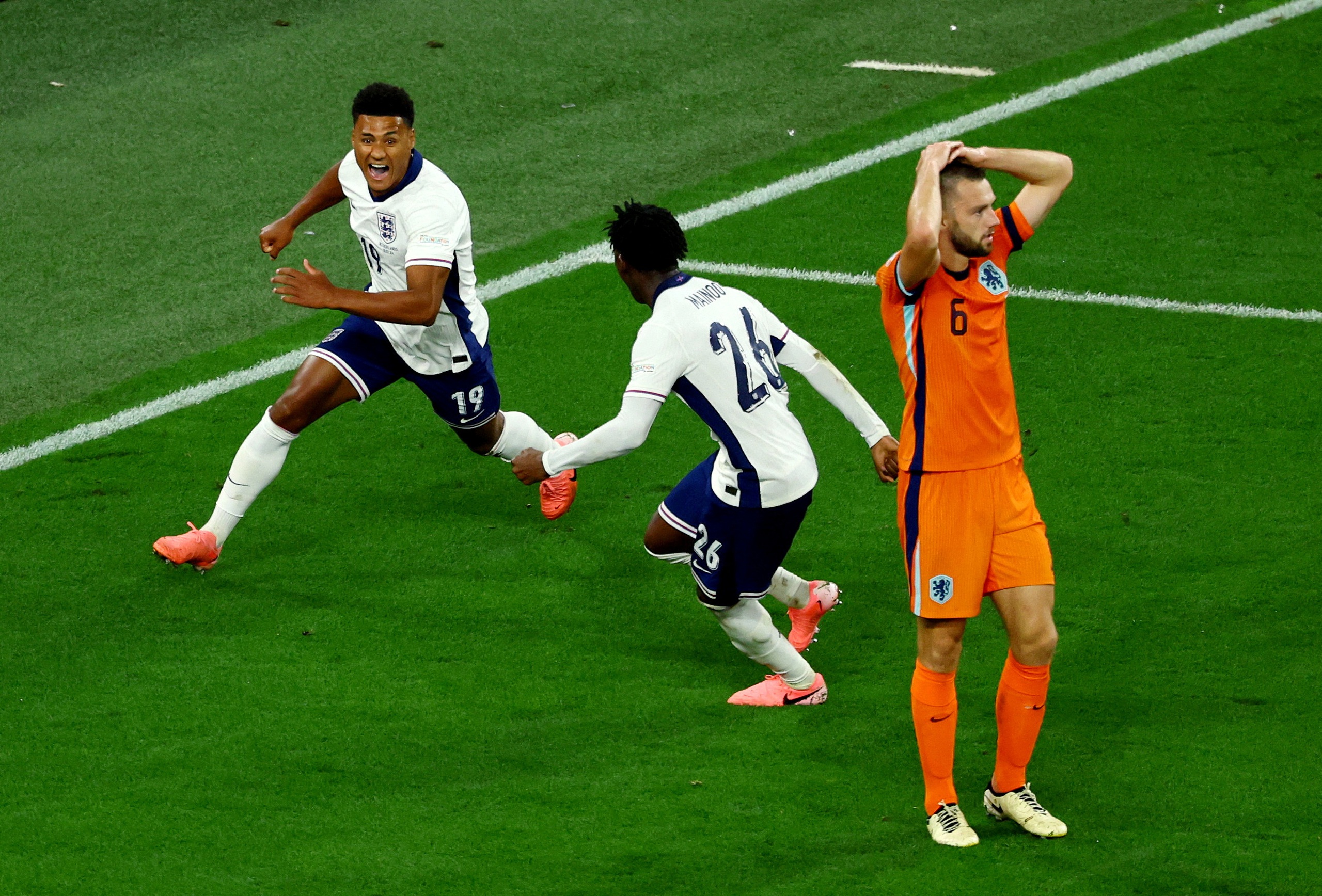 "Siêu dự bị" Ollie Watkins nhận mưa lời khen với siêu phẩm ở bán kết Euro 2024- Ảnh 4.