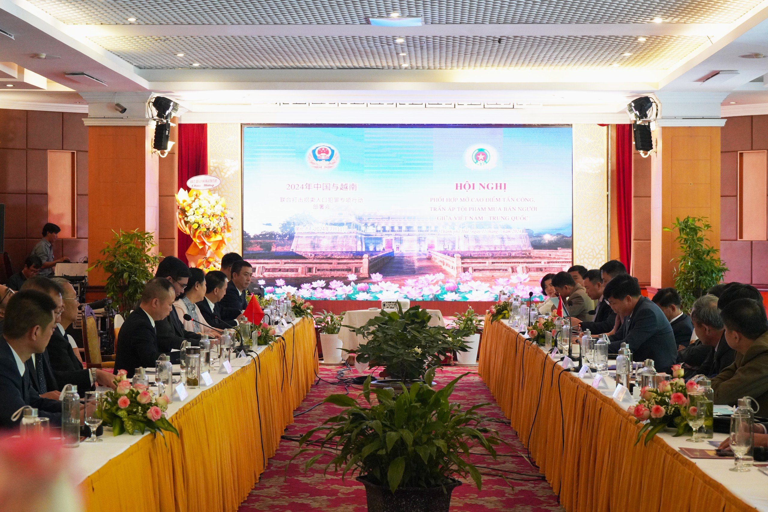 Việt Nam, Trung Quốc mở cao điểm tấn c&ocirc;ng, trấn &aacute;p tội phạm mua b&aacute;n người- Ảnh 1.