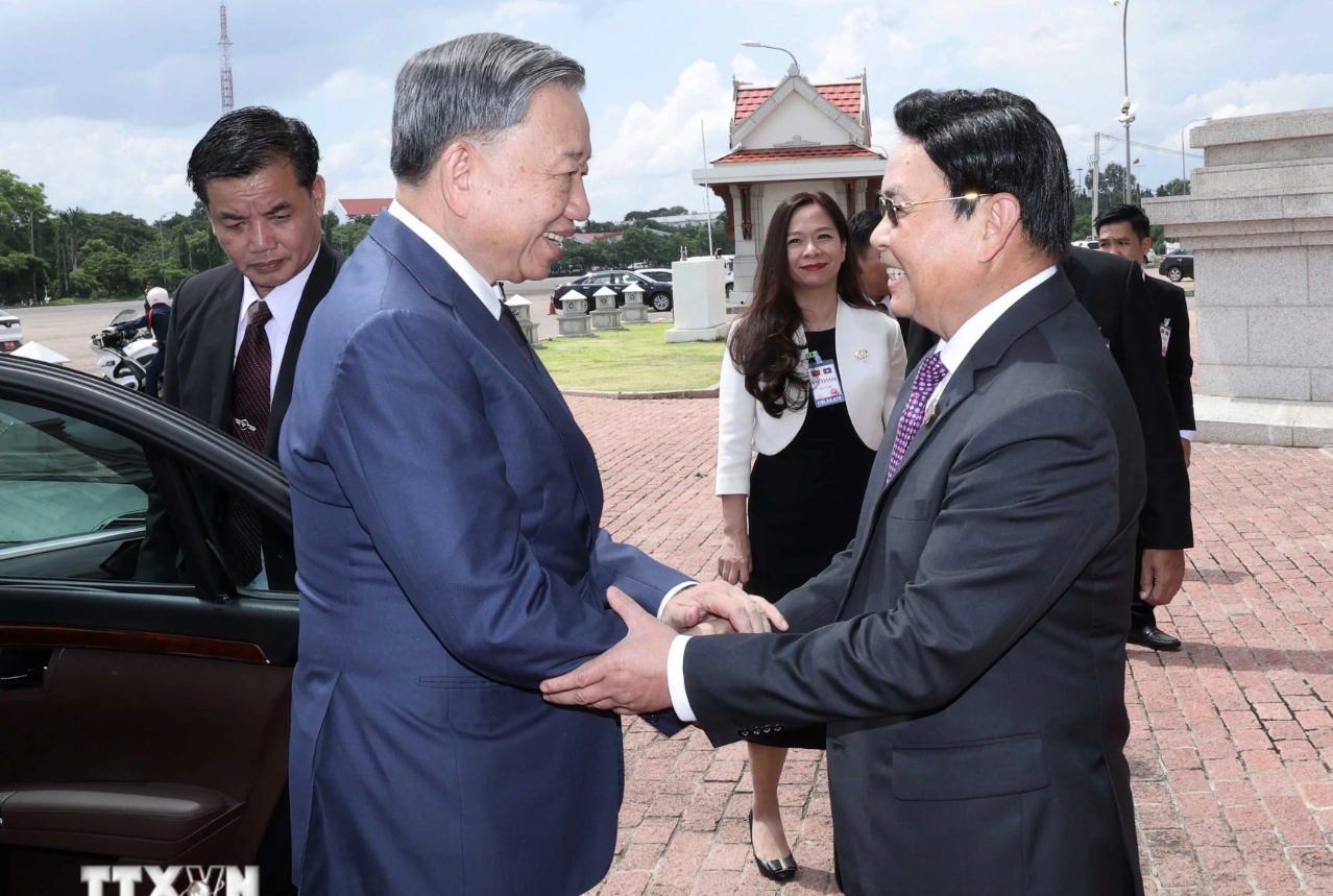 Chủ tịch nước Tô Lâm hội kiến Chủ tịch Quốc hội Lào- Ảnh 1.
