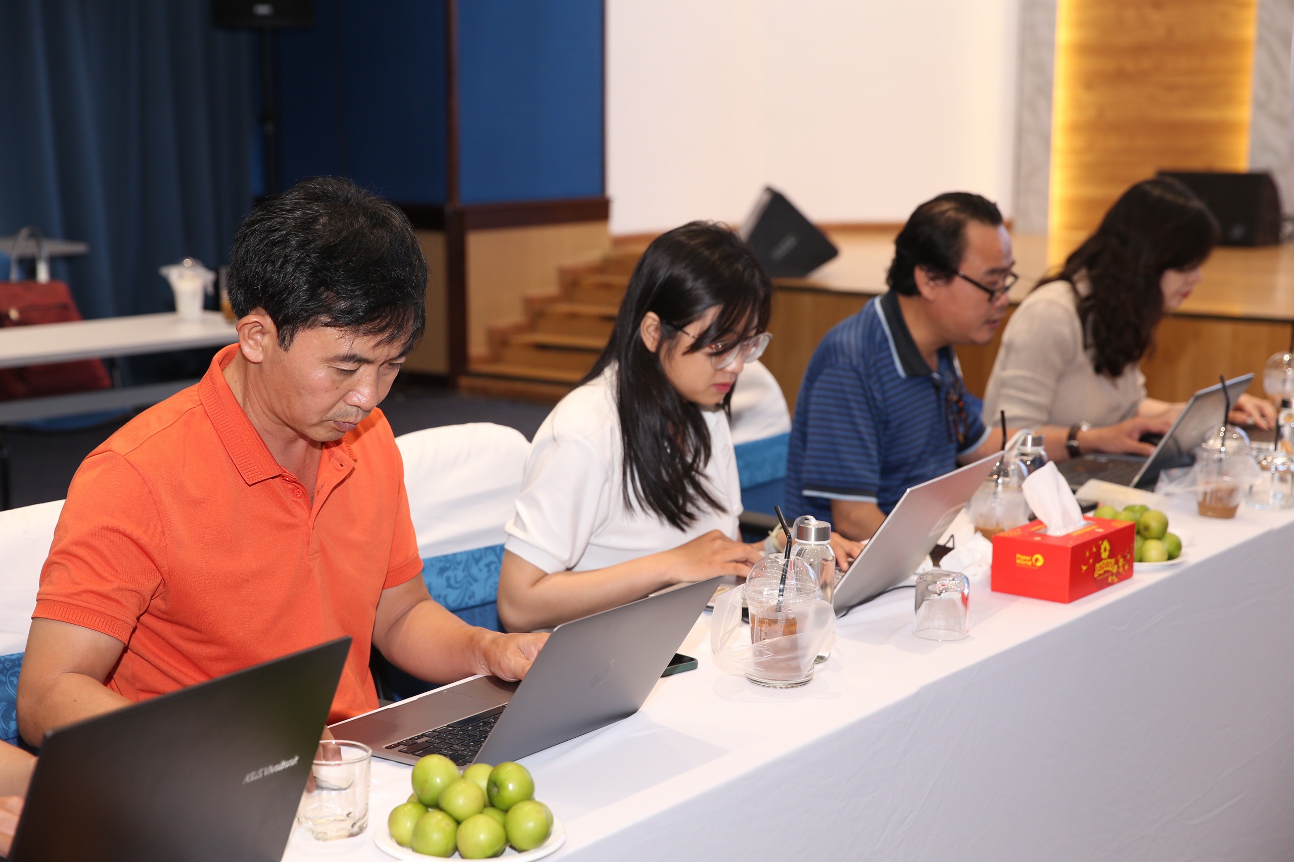Tư vấn trực tuyến: C&acirc;n nhắc nhiều yếu tố khi chọn chương tr&igrave;nh đ&agrave;o tạo ĐH- Ảnh 11.