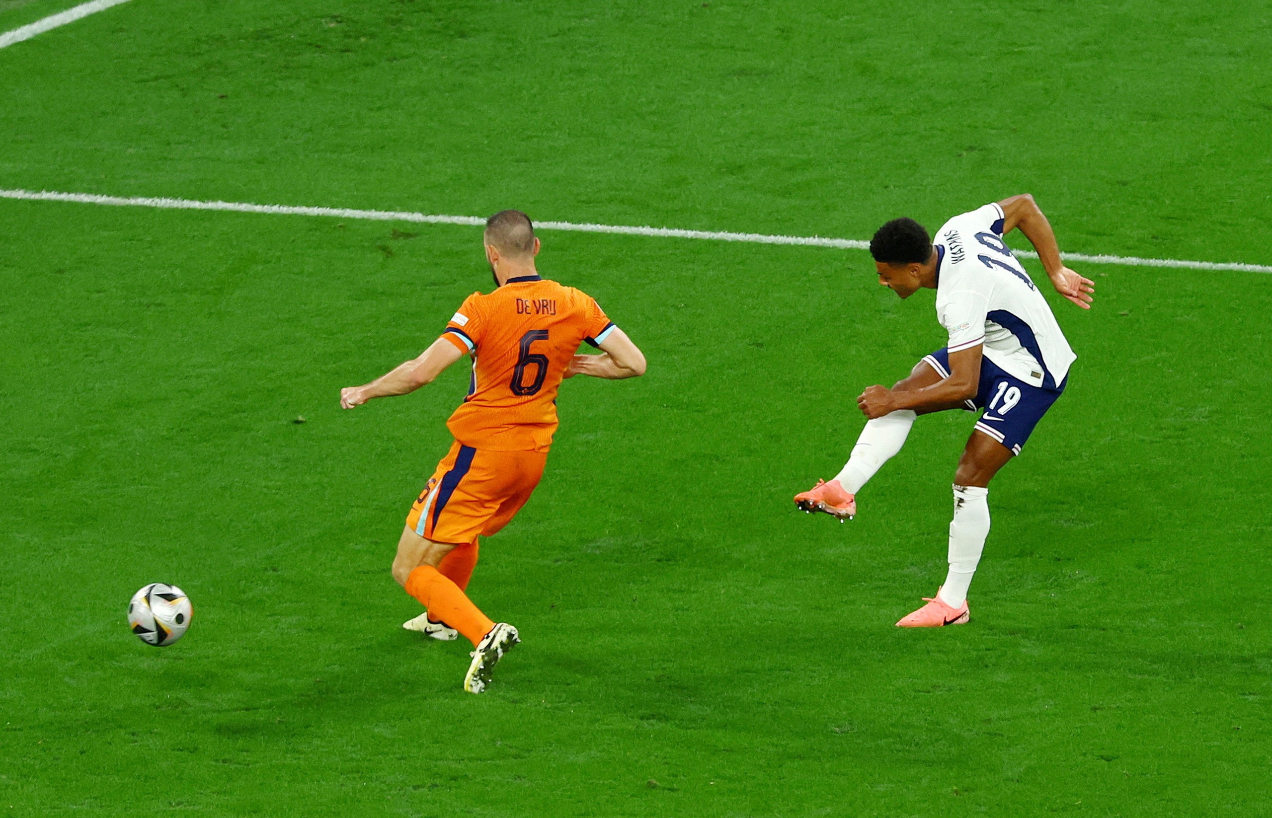 "Siêu dự bị" Ollie Watkins nhận mưa lời khen với siêu phẩm ở bán kết Euro 2024- Ảnh 2.