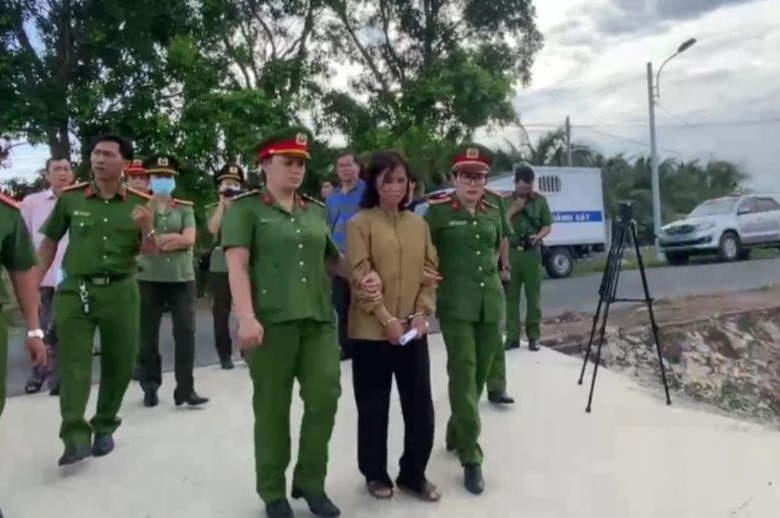 Giao 3 ch&aacute;u nhỏ cho người mẹ từng bị gia đ&igrave;nh chồng cũ h&agrave;nh hạ d&atilde; man- Ảnh 1.