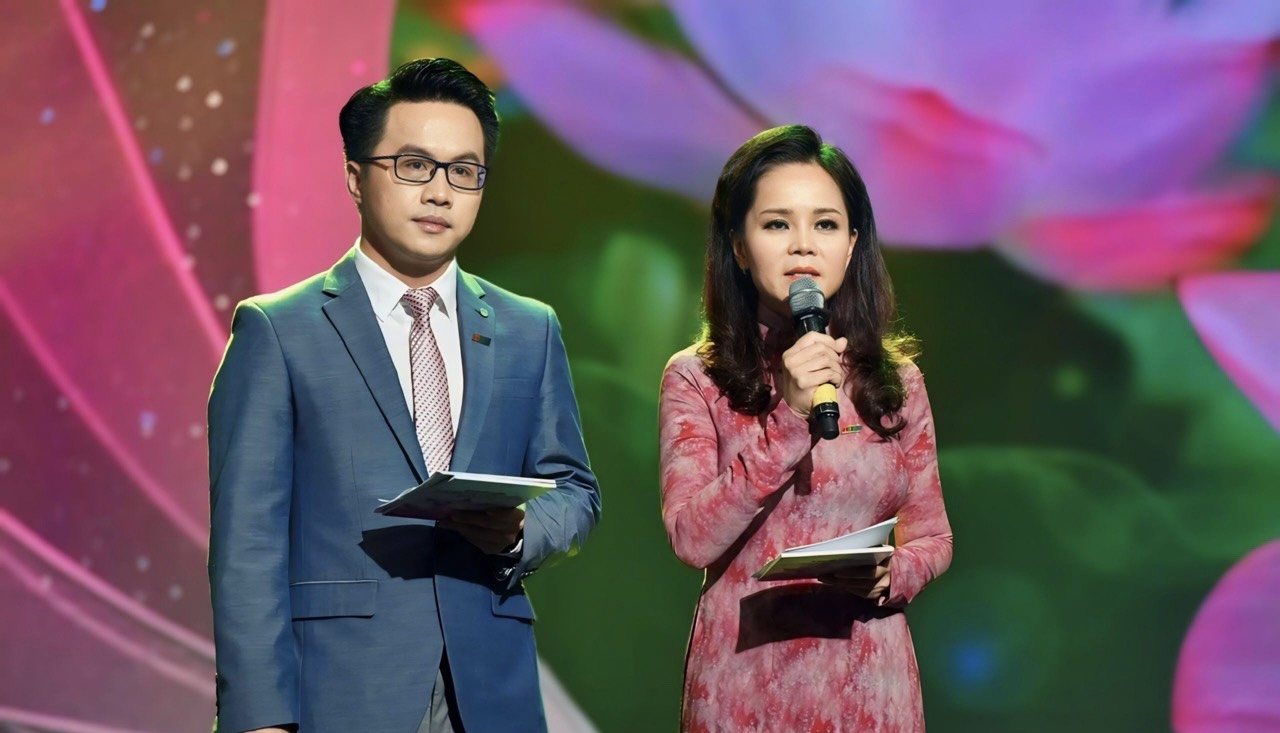 Tình cảm của đôi bạn thân 20 năm "song mic"- Ảnh 1.
