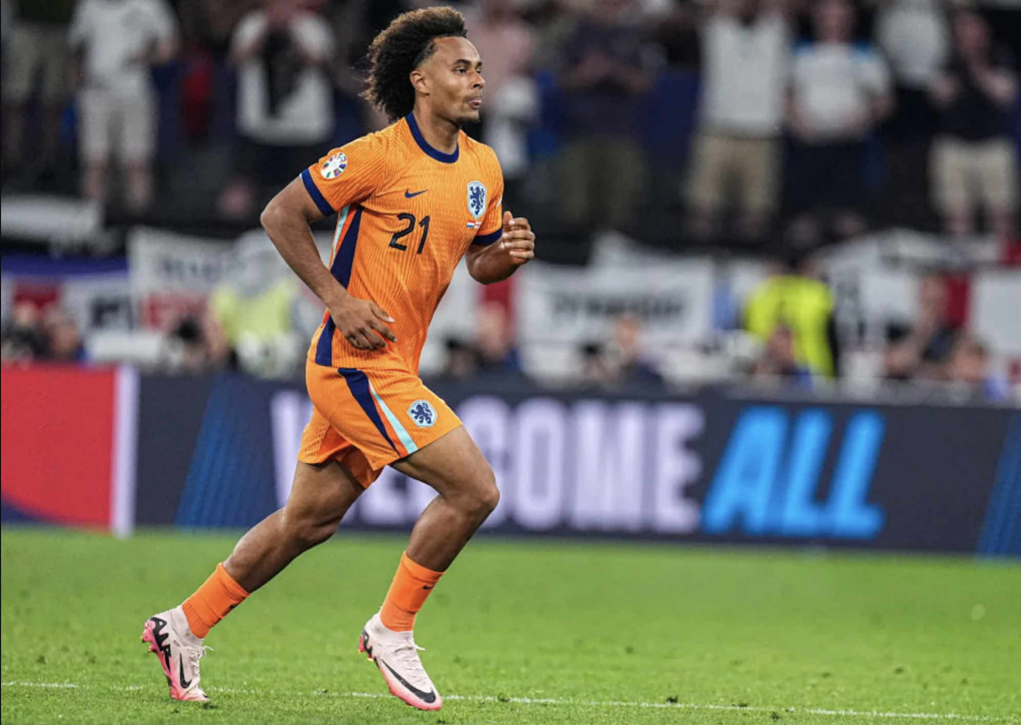 Man United trả giá cao khó tin, mua tân binh Hà Lan Zirkzee- Ảnh 2.