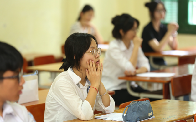 Hà Nội hạ điểm chuẩn, bổ sung hàng ngàn chỉ tiêu vào lớp 10