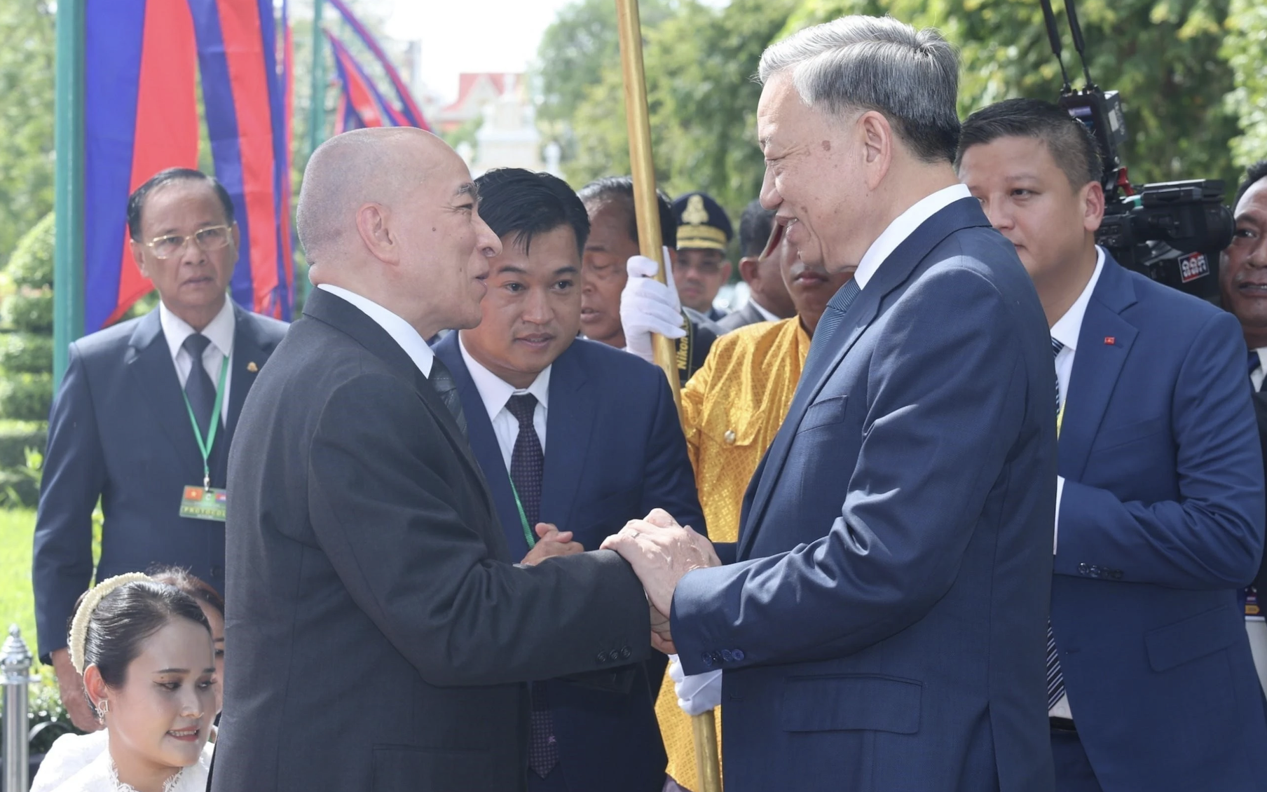 Quốc vương Norodom Sihamoni đón Chủ tịch nước Tô Lâm