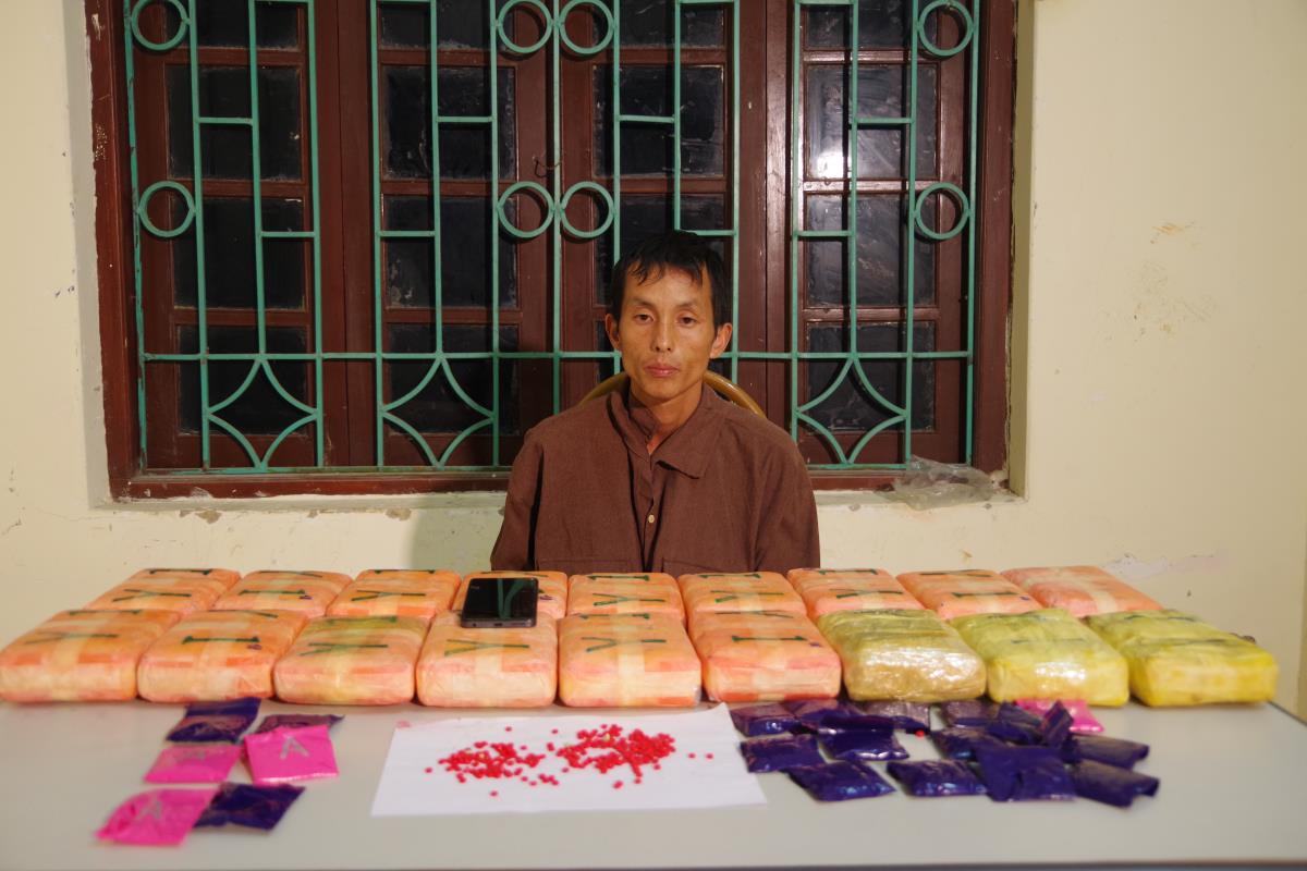 Bất ngờ ph&aacute;t hiện 112.000 vi&ecirc;n ma t&uacute;y để trong một bao tải- Ảnh 1.